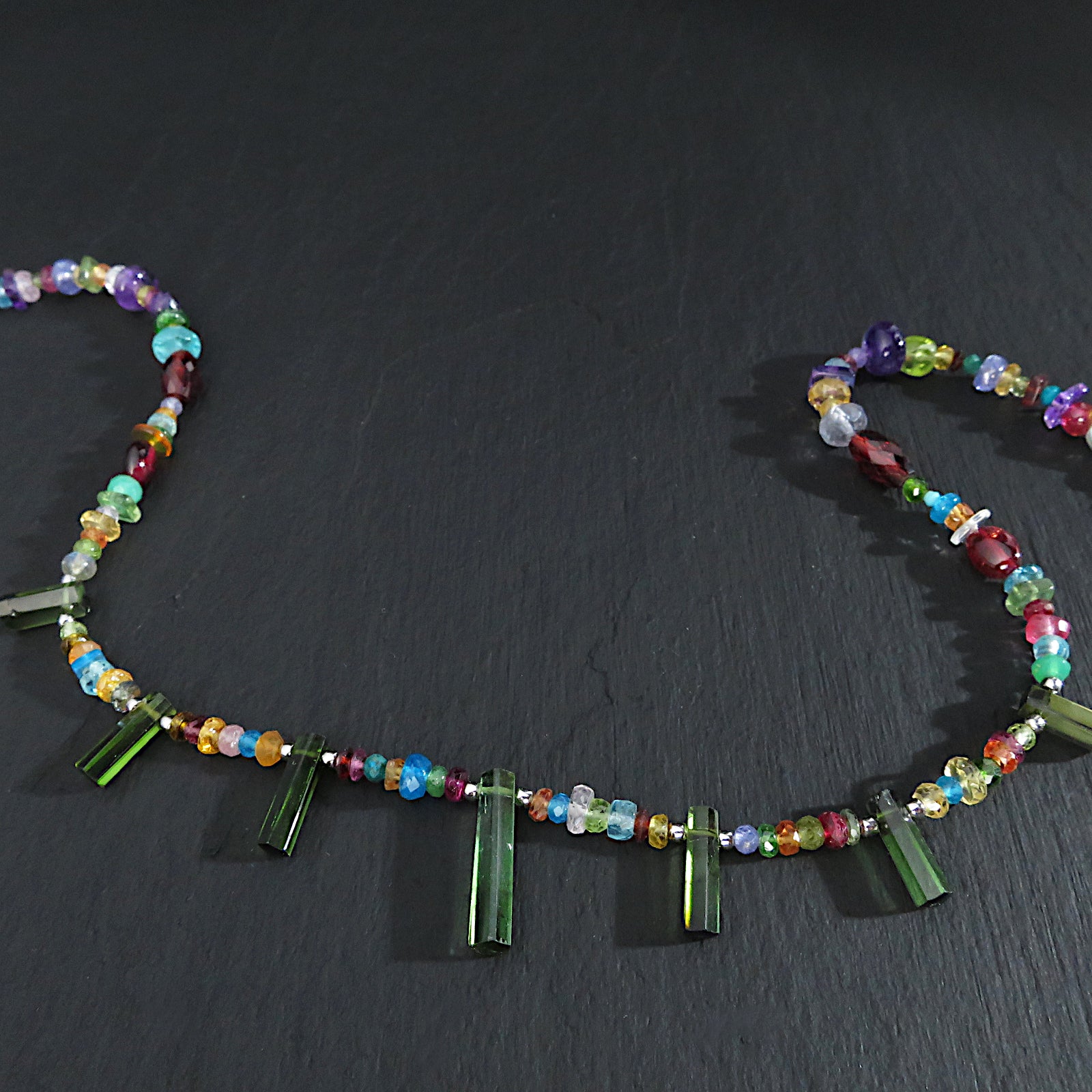 bunte Edelsteinkette