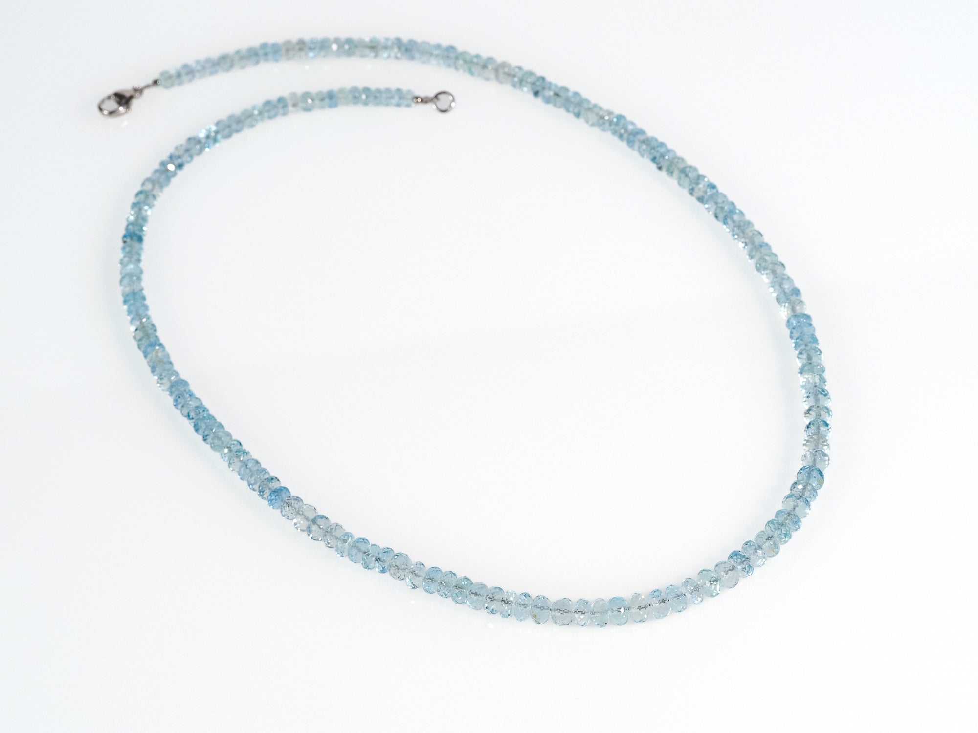 Aquamarin Halskette – brillant facettiert, leuchtend hellblau, höchste Qualität