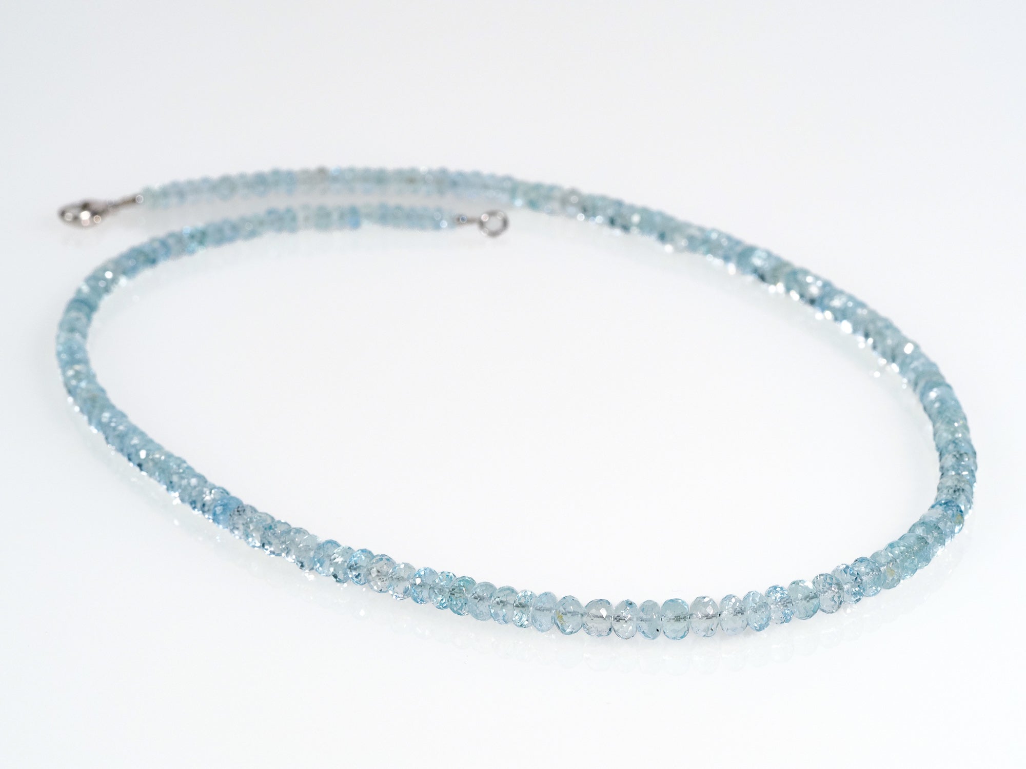 Aquamarin Halskette – brillant facettiert, leuchtend hellblau, höchste Qualität
