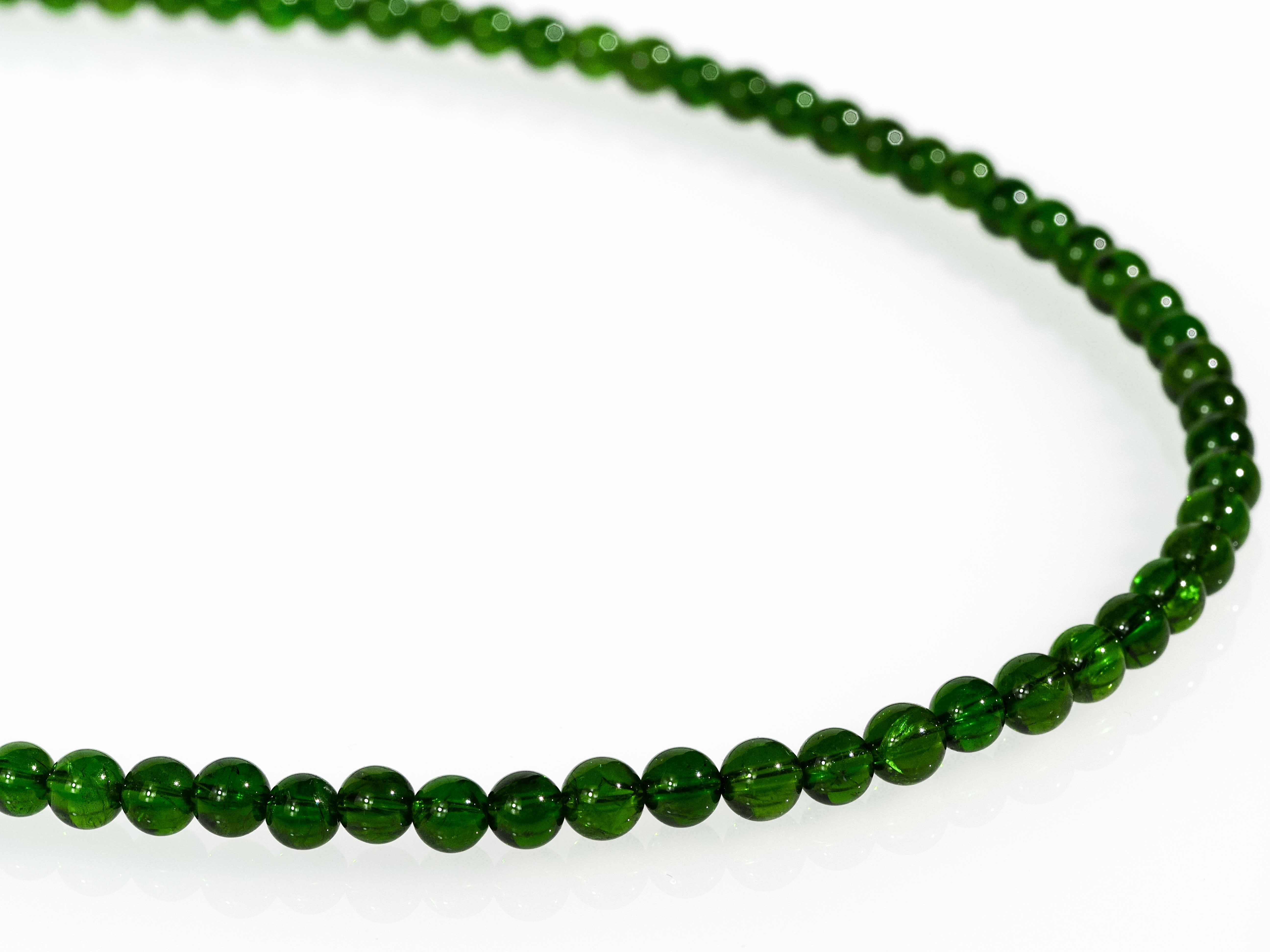 Chromdiopsid Kette: Eine strahlend grüne Edelsteinkette - elstardesign