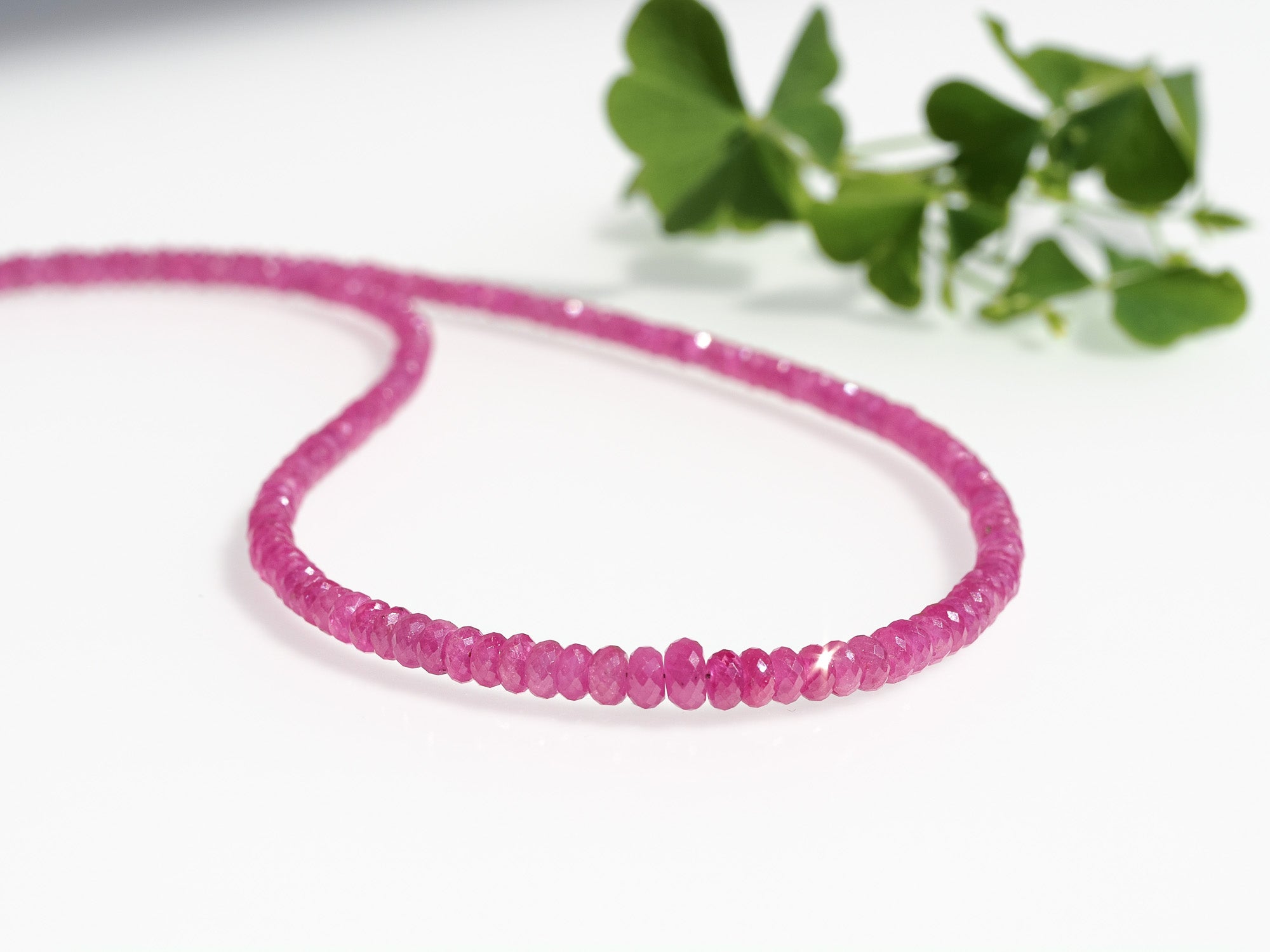 Pink Saphir Kette 925 Silber – facettiert & selten