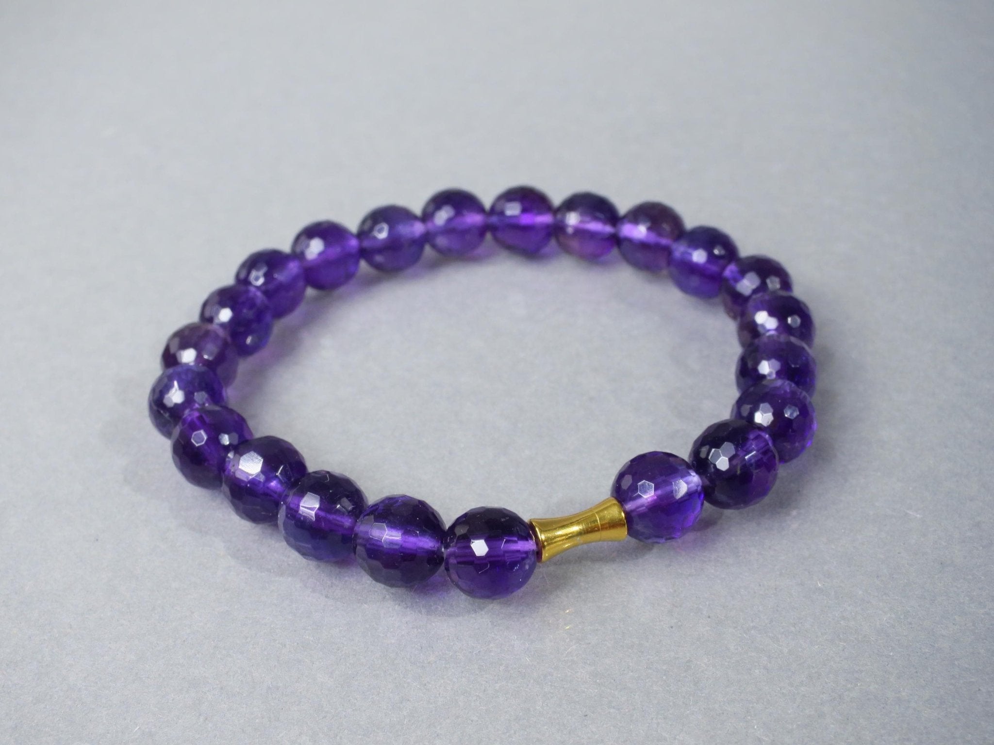 Amethyst Edelstein Armband in Lila und Gold, Stapelarmband, bangle bracelet