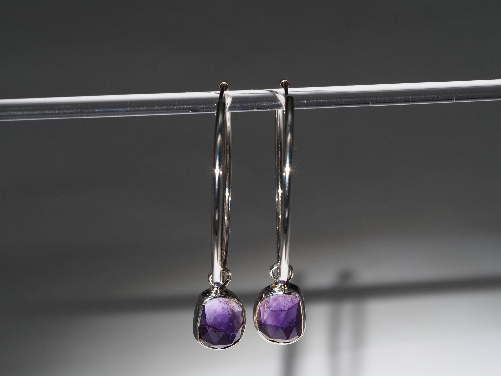Amethyst Silber Creolen – elegante Ohrringe mit lila Edelsteinen