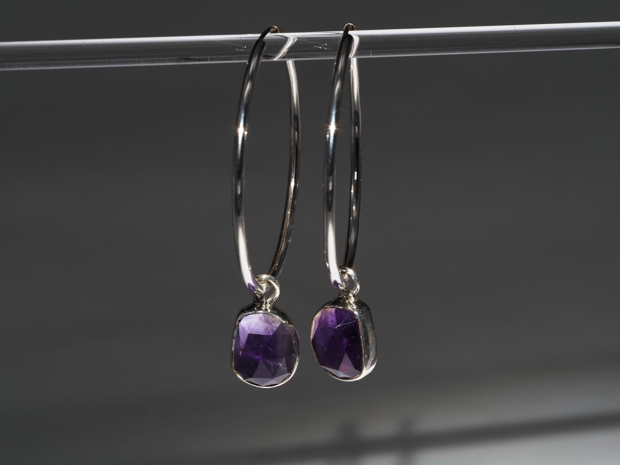 Amethyst Silber Creolen – elegante Ohrringe mit lila Edelsteinen