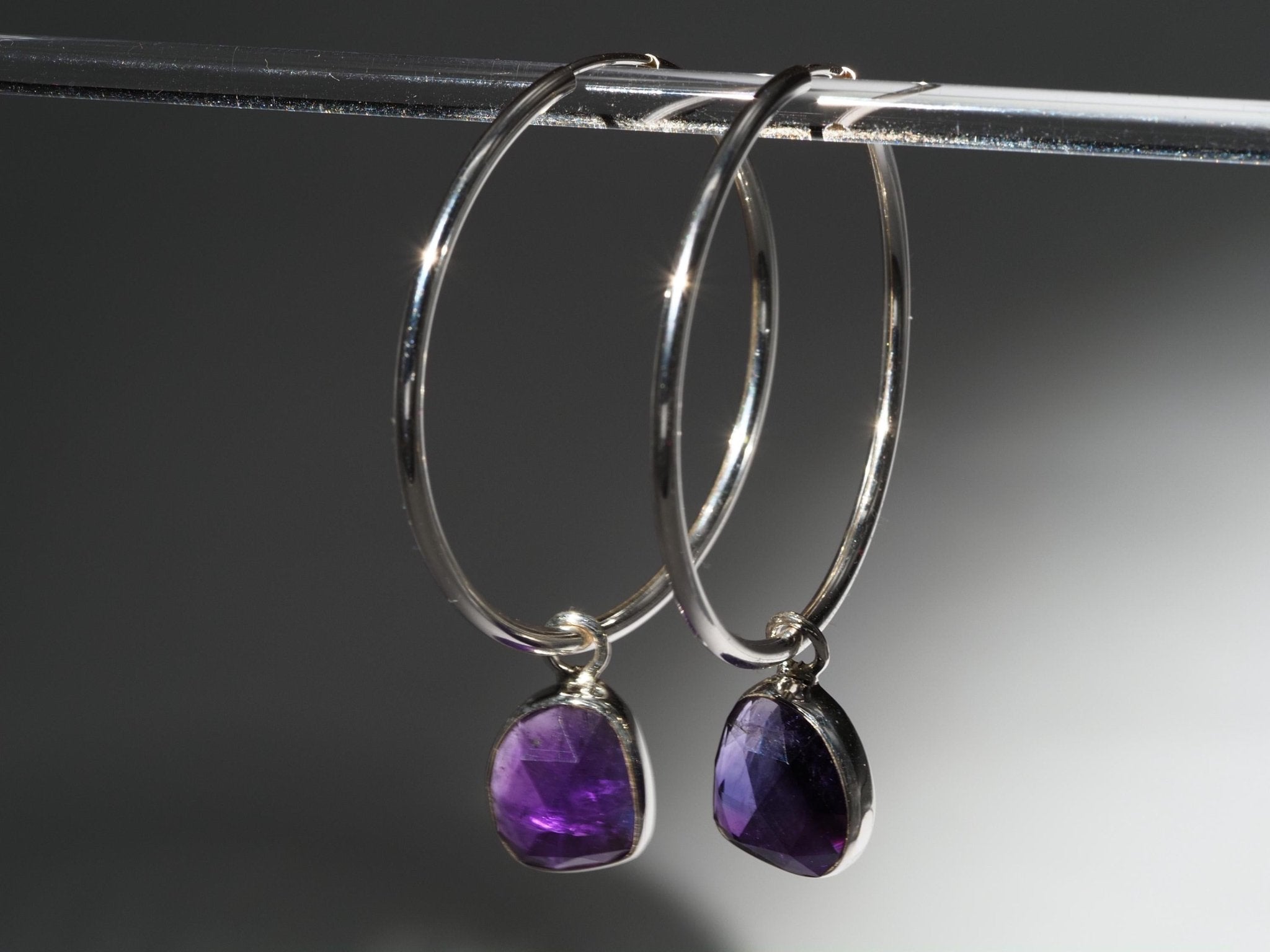Amethyst Silber Creolen Ohrringe mit violetten Edelsteinen