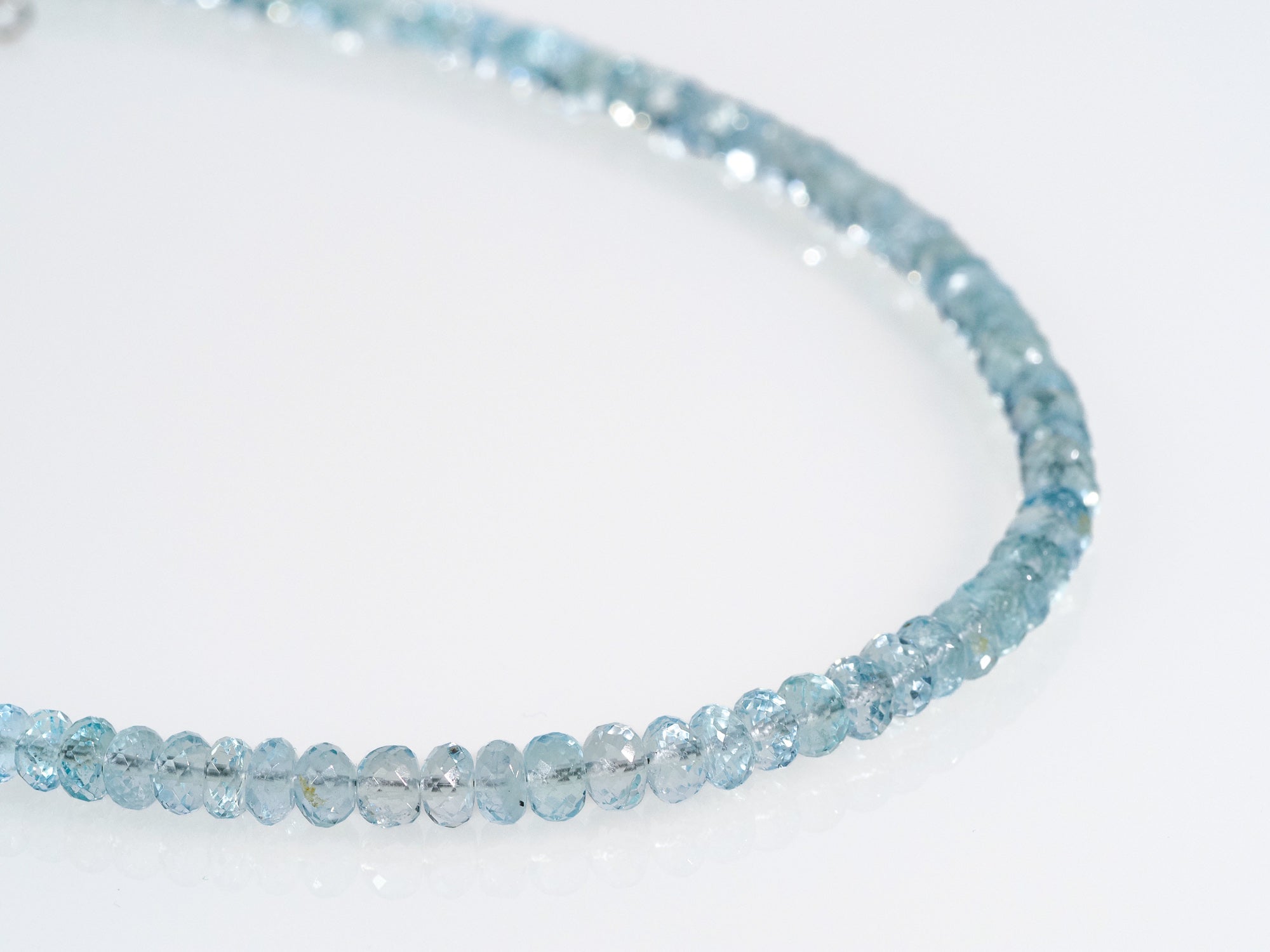 Aquamarin Halskette – brillant facettiert, leuchtend hellblau, höchste Qualität