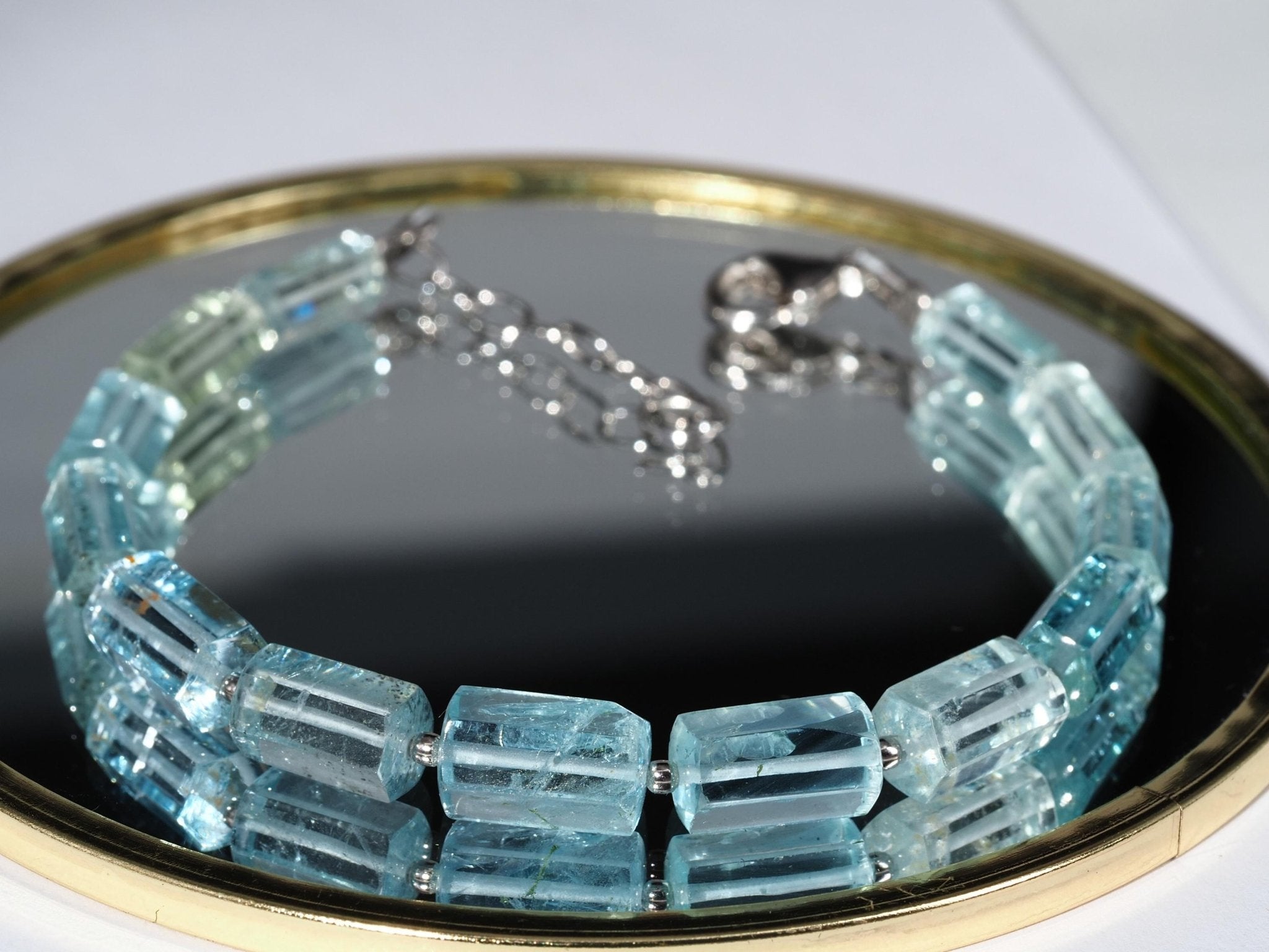 Aquamarin Spitzen Armband – naturbelassene Kristallspitzen in klarem Blau