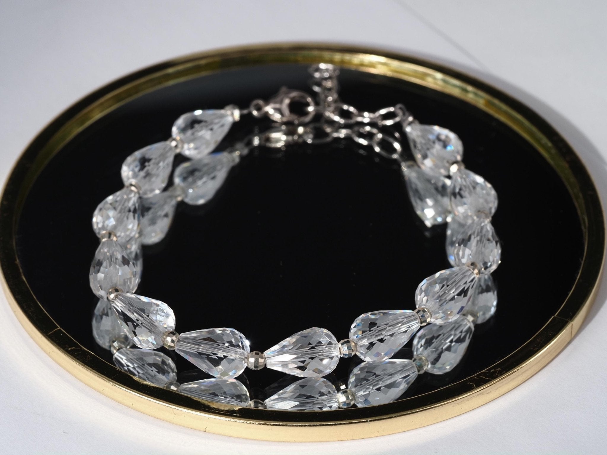 Bergkristall Armband – facettierte Tropfen aus klarem Naturkristall mit Silberverschluss