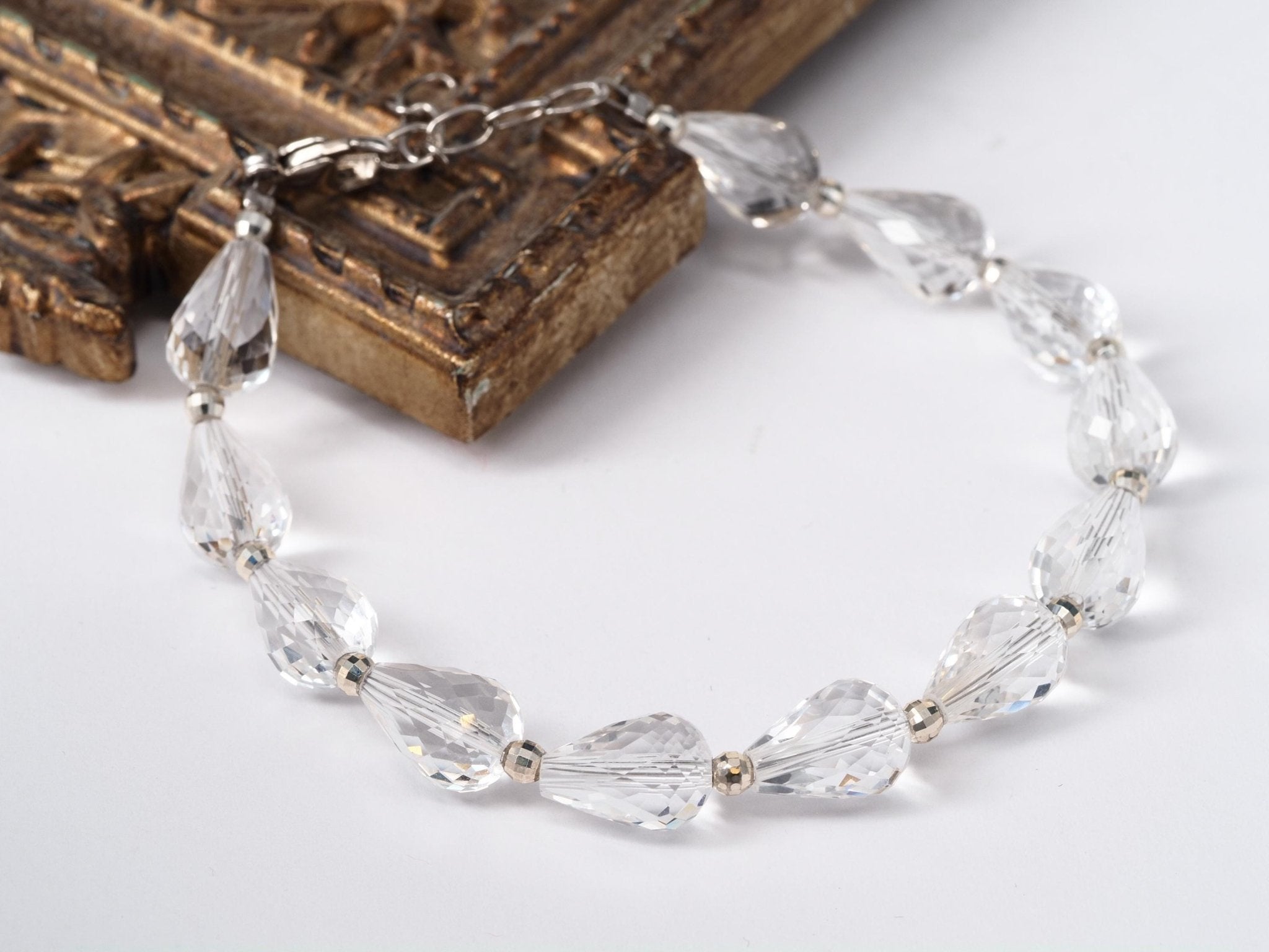 Bergkristall Armband – facettierte Tropfen aus klarem Naturkristall mit Silberverschluss