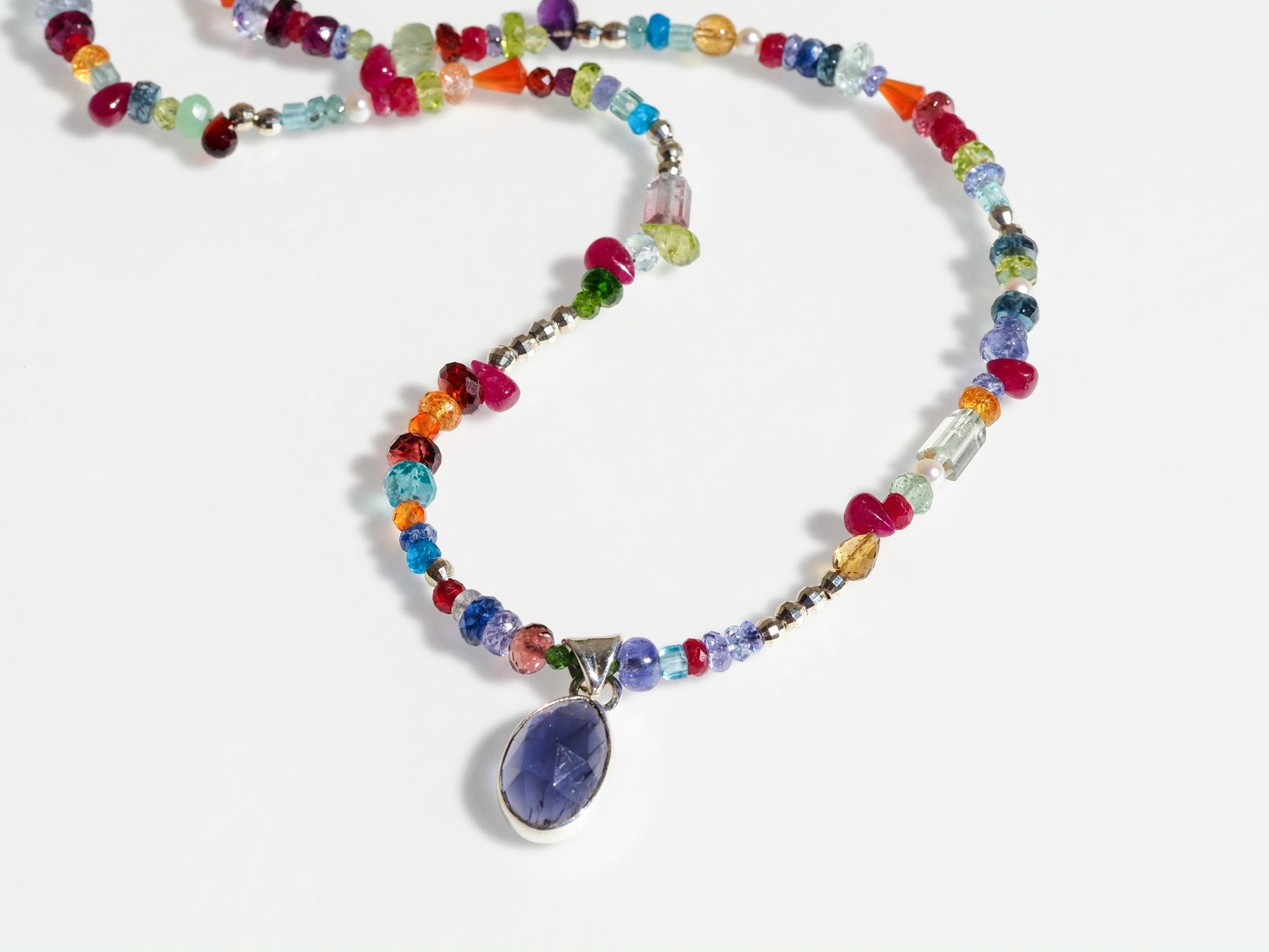 Bunte echte Edelstein Kette mit Iolith Anhänger