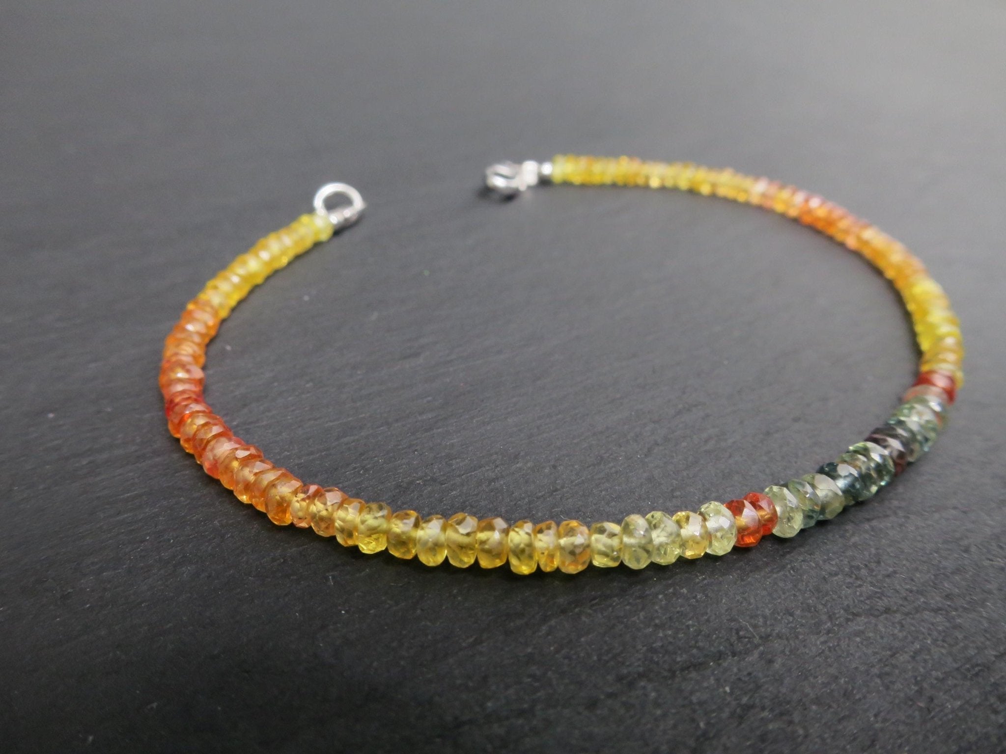 Buntes Saphir Edelstein Armband gelb, orange, blau 19cm