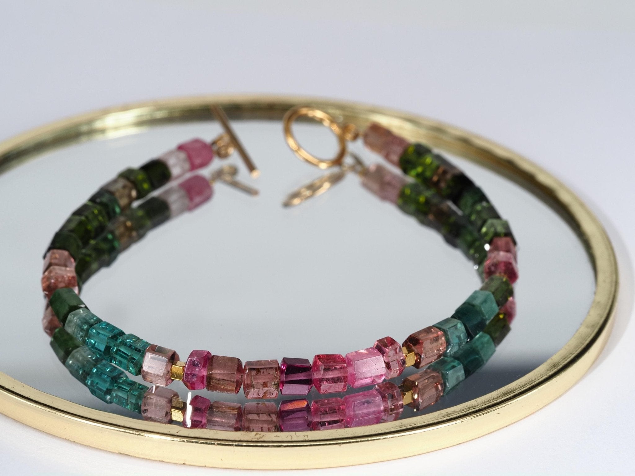 Buntes Turmalin Armband – farbenfrohe Edelsteine mit Gold - filled Knebelverschluss