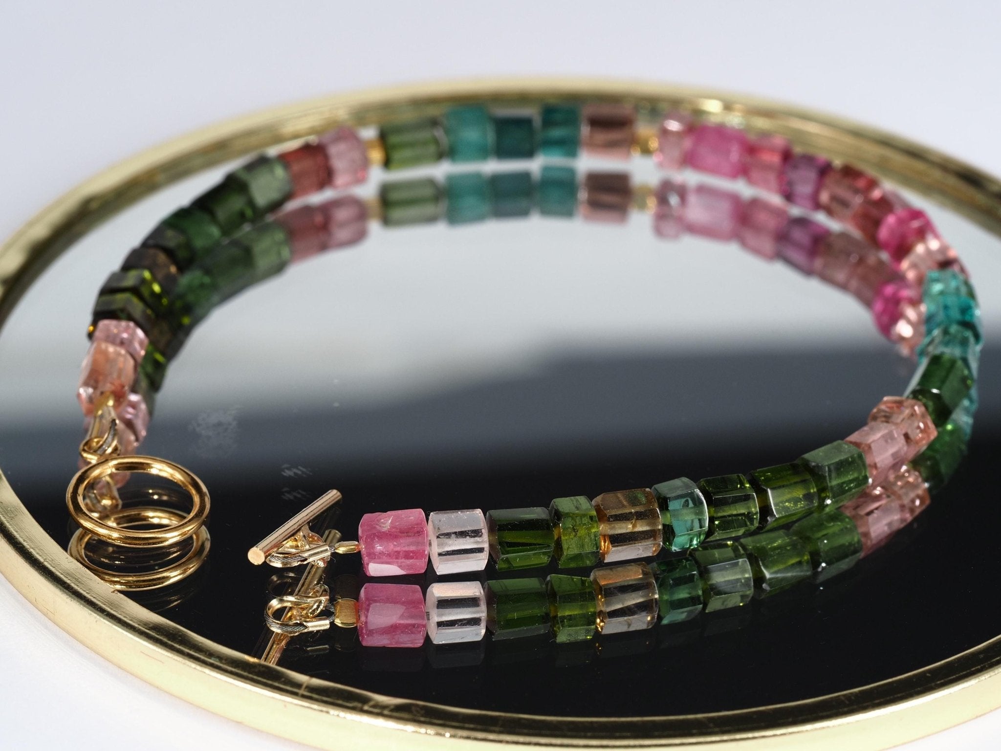 Buntes Turmalin Armband – farbenfrohe Edelsteine mit Gold - filled Knebelverschluss