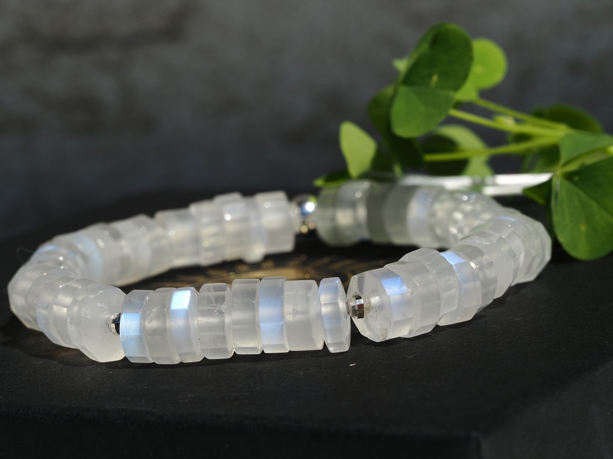 Edles Mondstein Armband mit 925er Silber elastisch