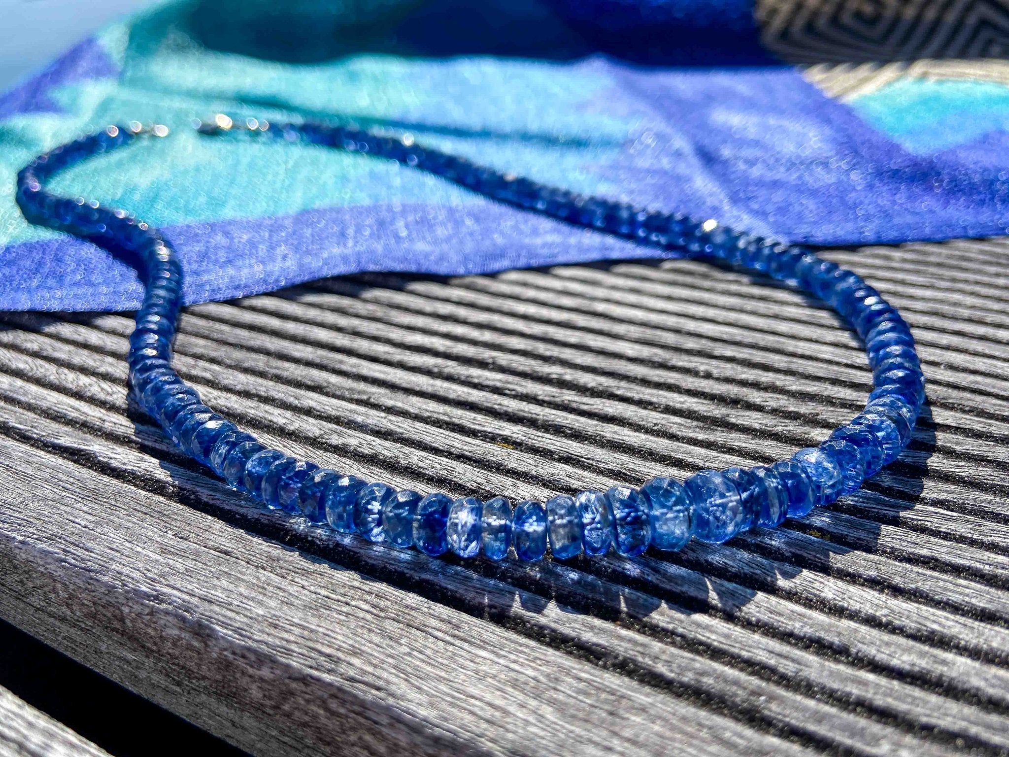 Facettierte Kyanit Kette mit 925 Silber – selten & intensiv