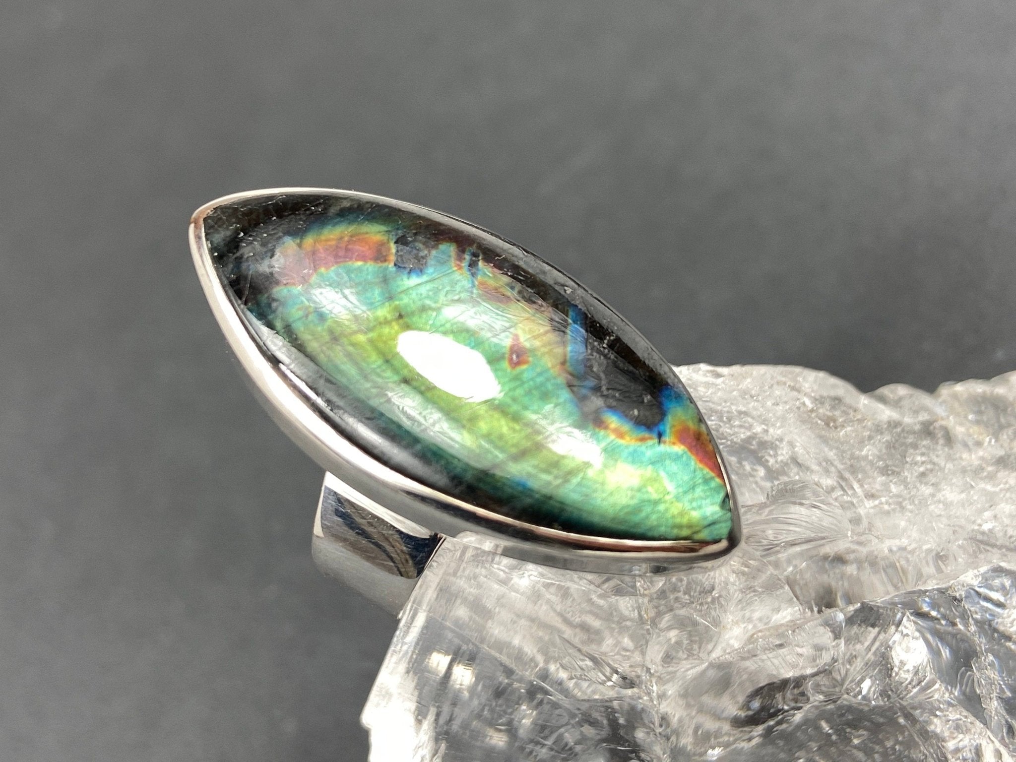 Farbenfroher Spektrolith Ring massives Sterling Silber