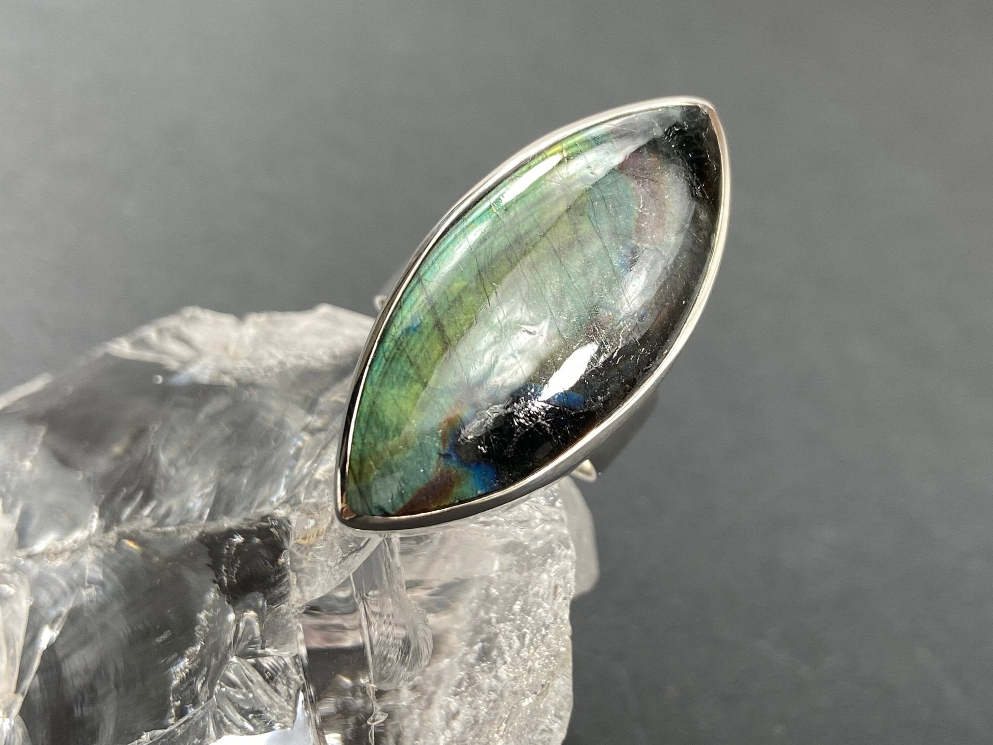 Farbenfroher Spektrolith Ring massives Sterling Silber