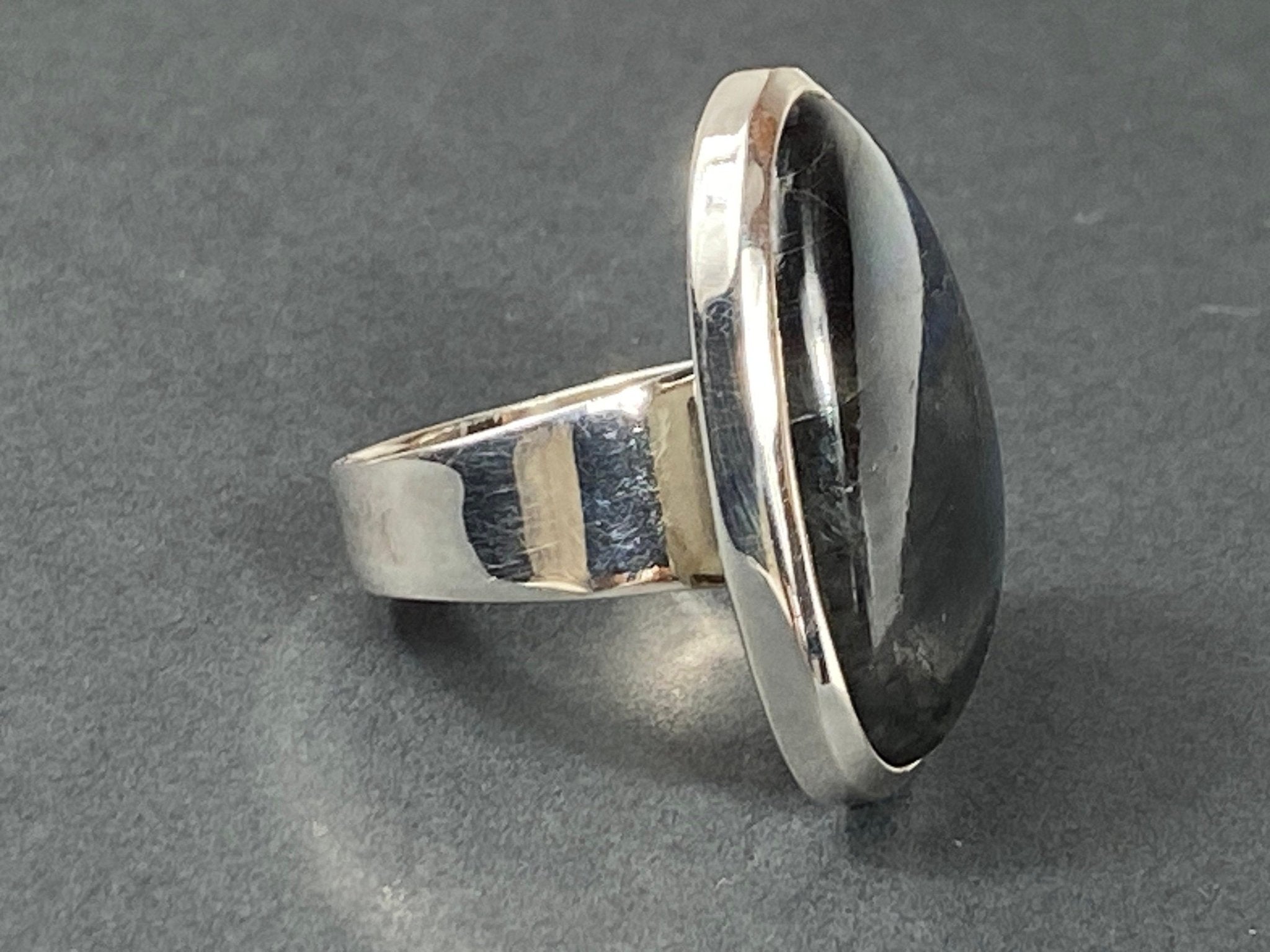 Farbenfroher Spektrolith Ring Sterling Silber Fassung