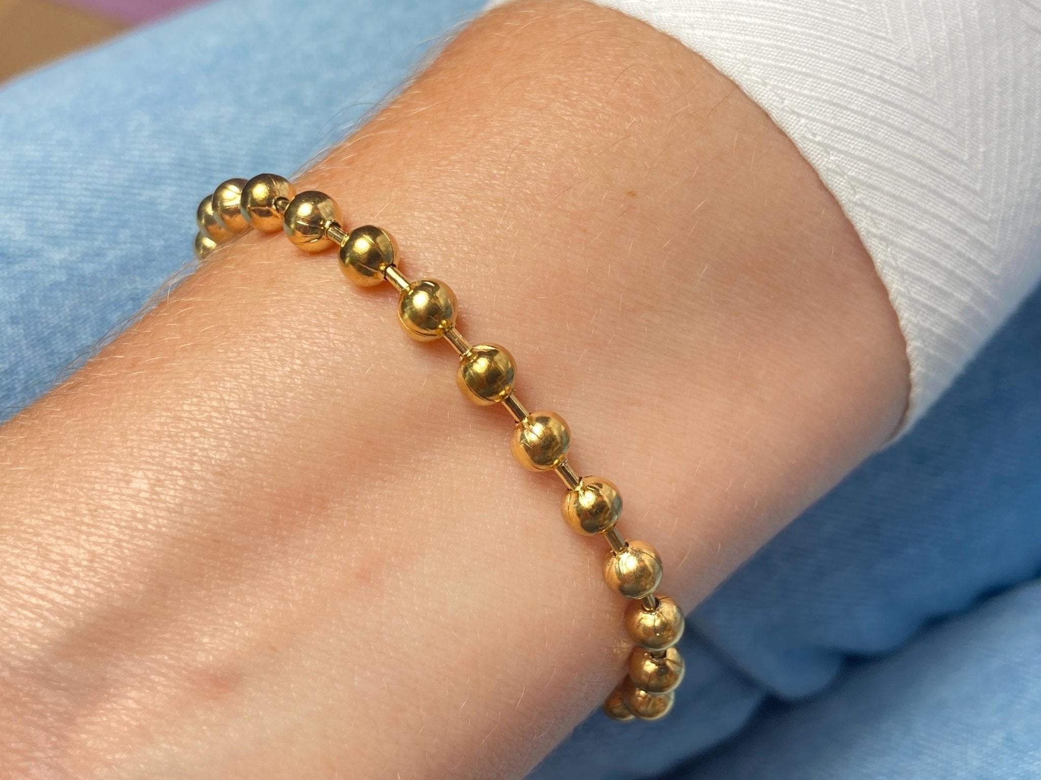 Granat Armband in rot und Gold, Stapelarmband mit Edelsteinen, bangle bracelet