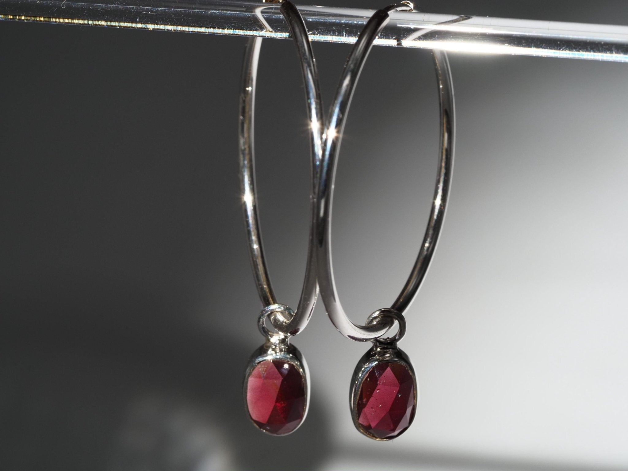 Granat Silber Creolen Ohrringe mit roten Edelsteinen
