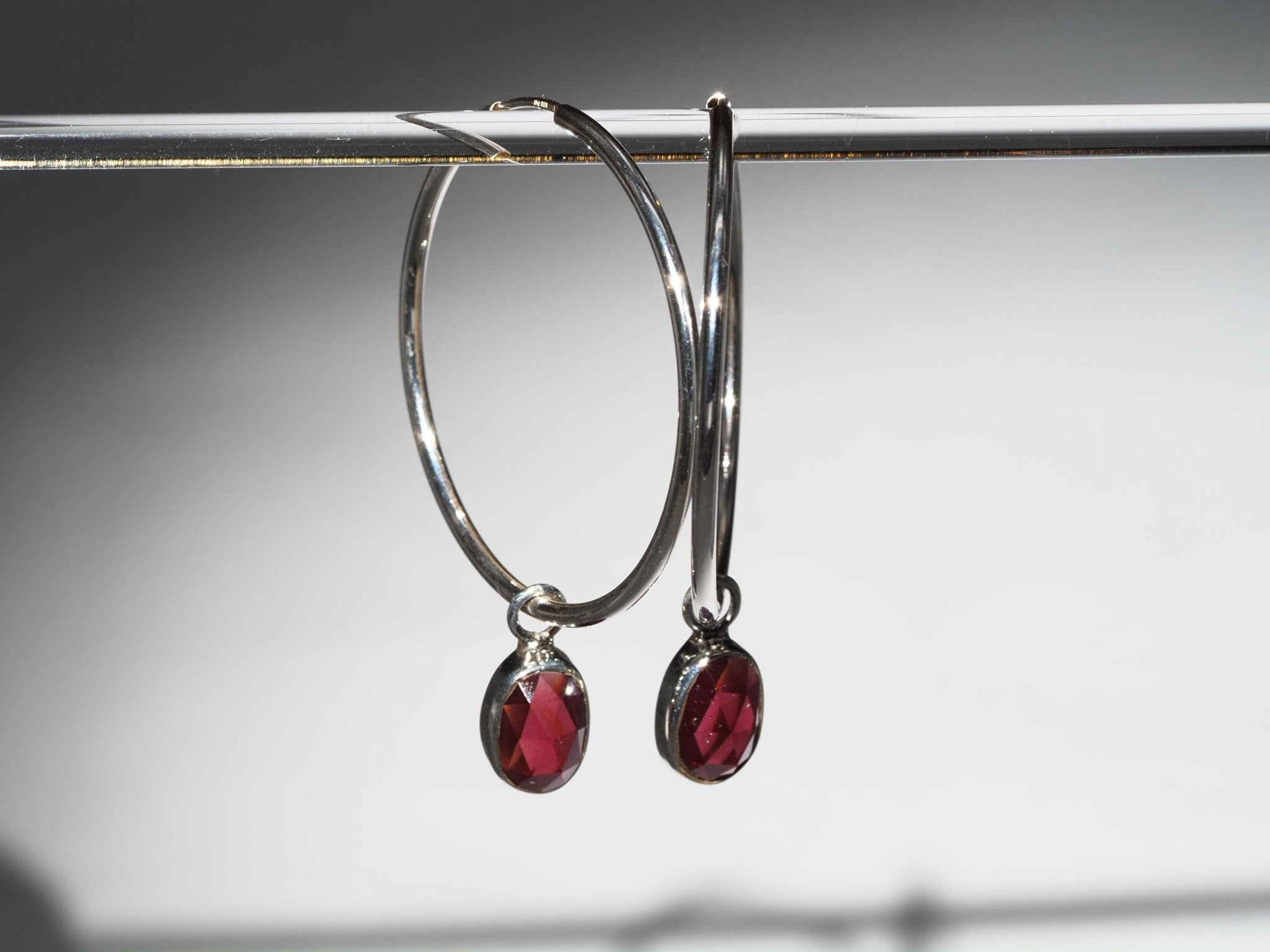 Granat Silber Creolen Ohrringe mit roten Edelsteinen