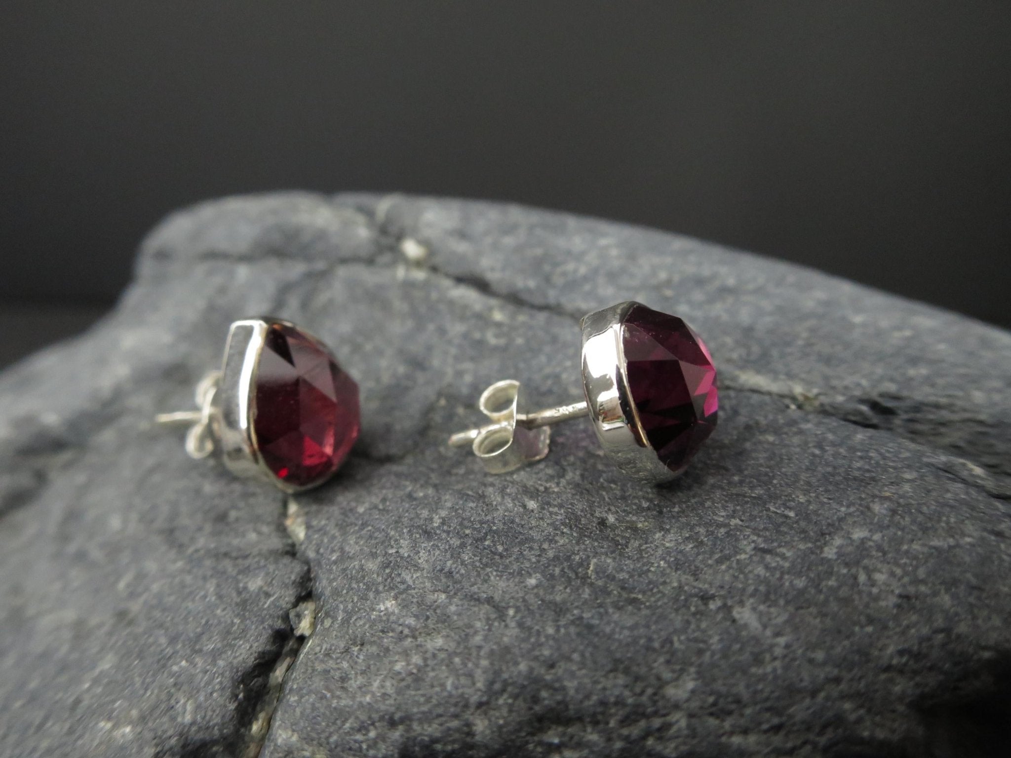 Granat Silber Ohrringe Ohrstecker Rose cut Mosambik
