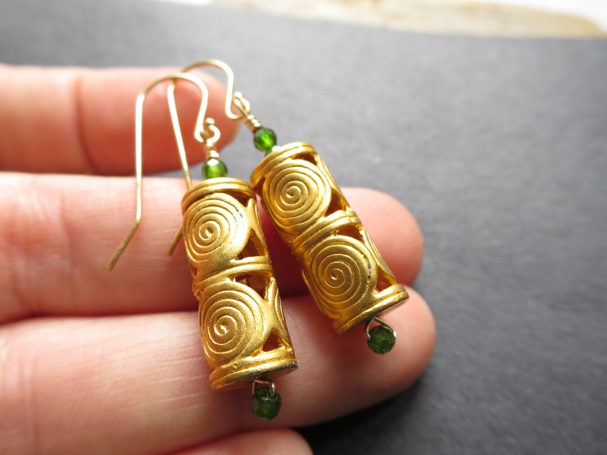 grüne Chromediopsid Edelstein Ohrringe Antikschmuck