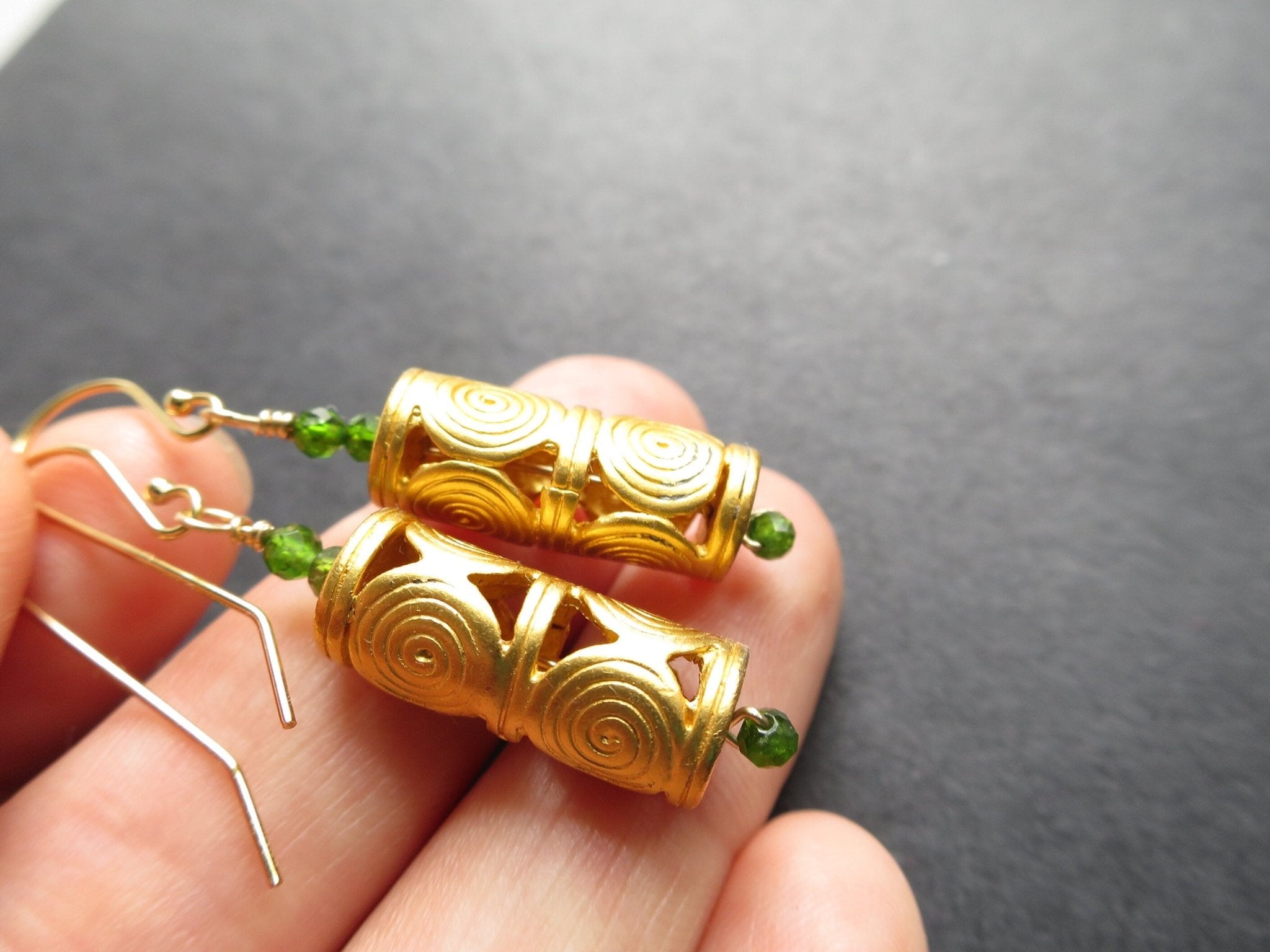 grüne Chromediopsid Edelstein Ohrringe Antikschmuck