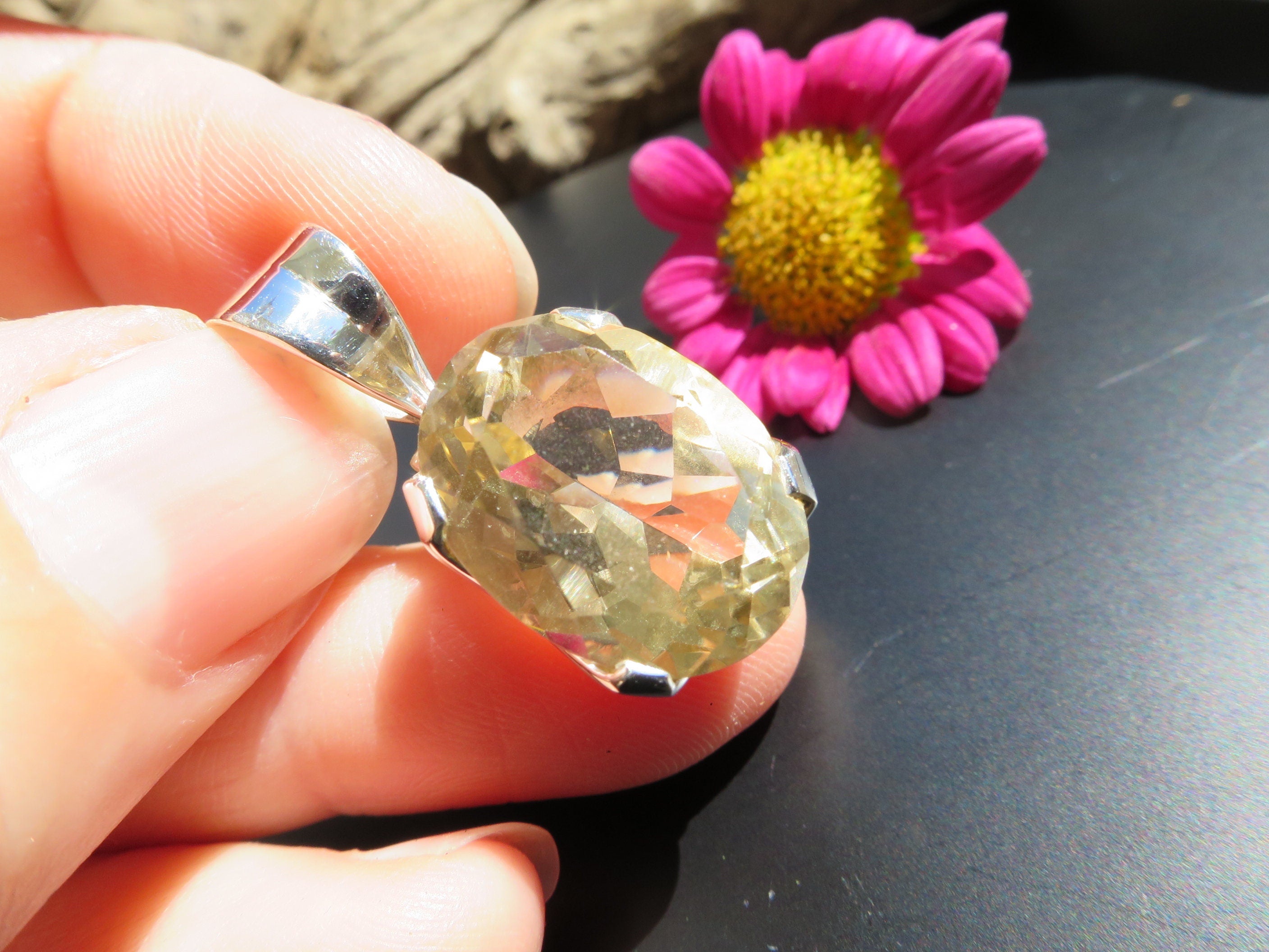 Kleiner Citrin Anhänger unbehandelt in Sterling Silber 28mm