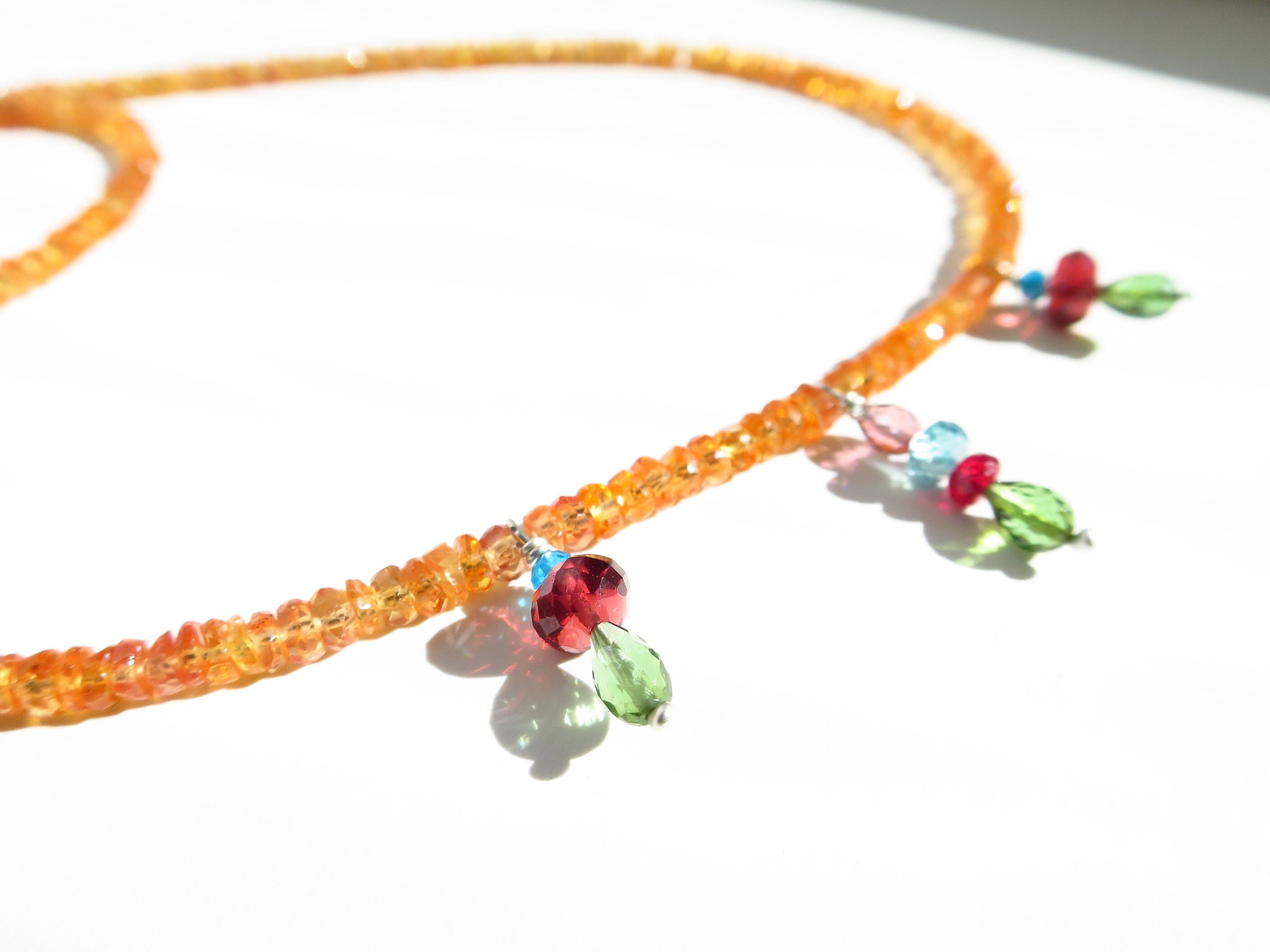 Saphir-Edelsteinkette in orange mit Turmalin facettiert