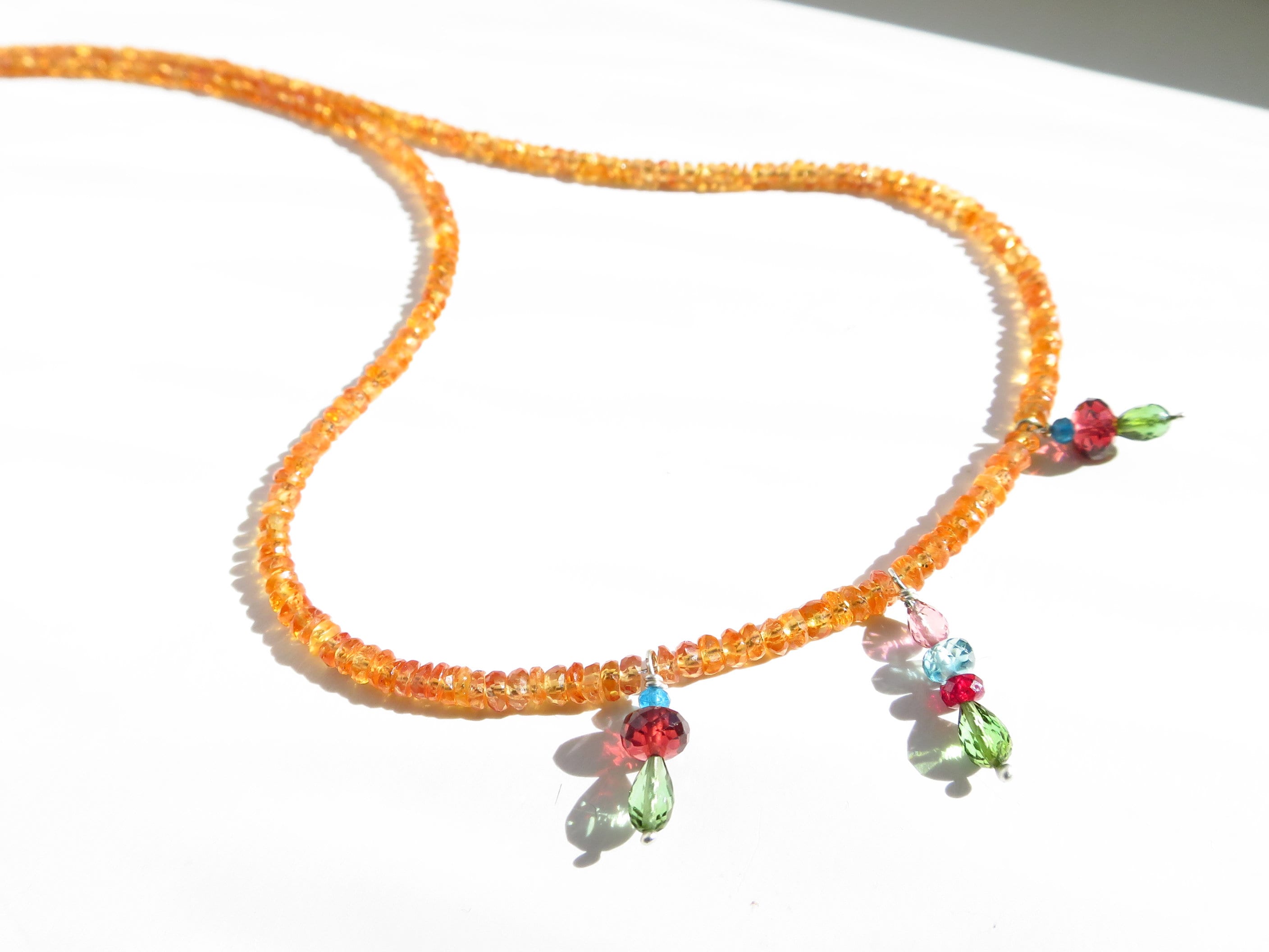 Saphir-Edelsteinkette in orange mit Turmalin facettiert