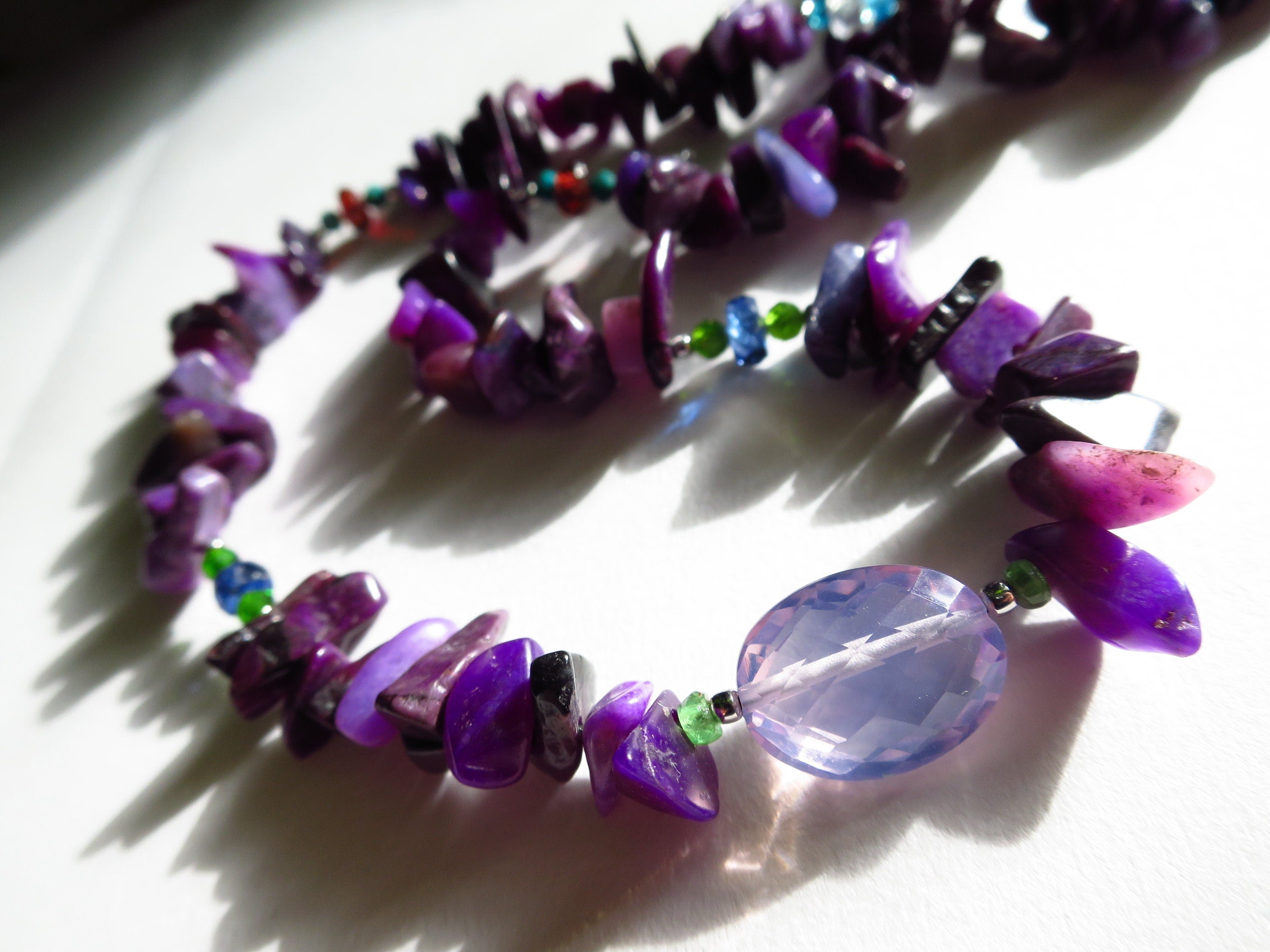 Echte Sugilith Edelstein Kette mit Lavendel Quarz