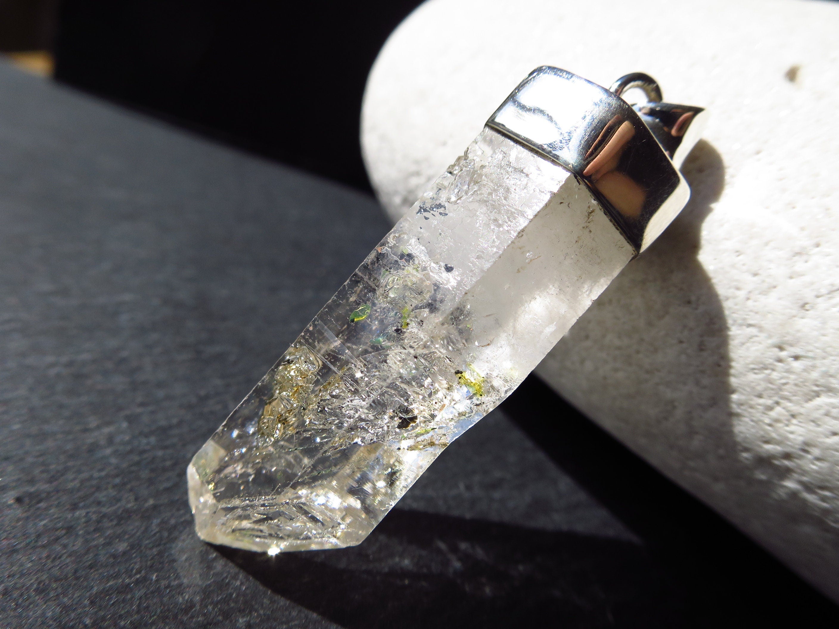 Firefly Petroleum Quarz Spitze als Anhänger in Silber