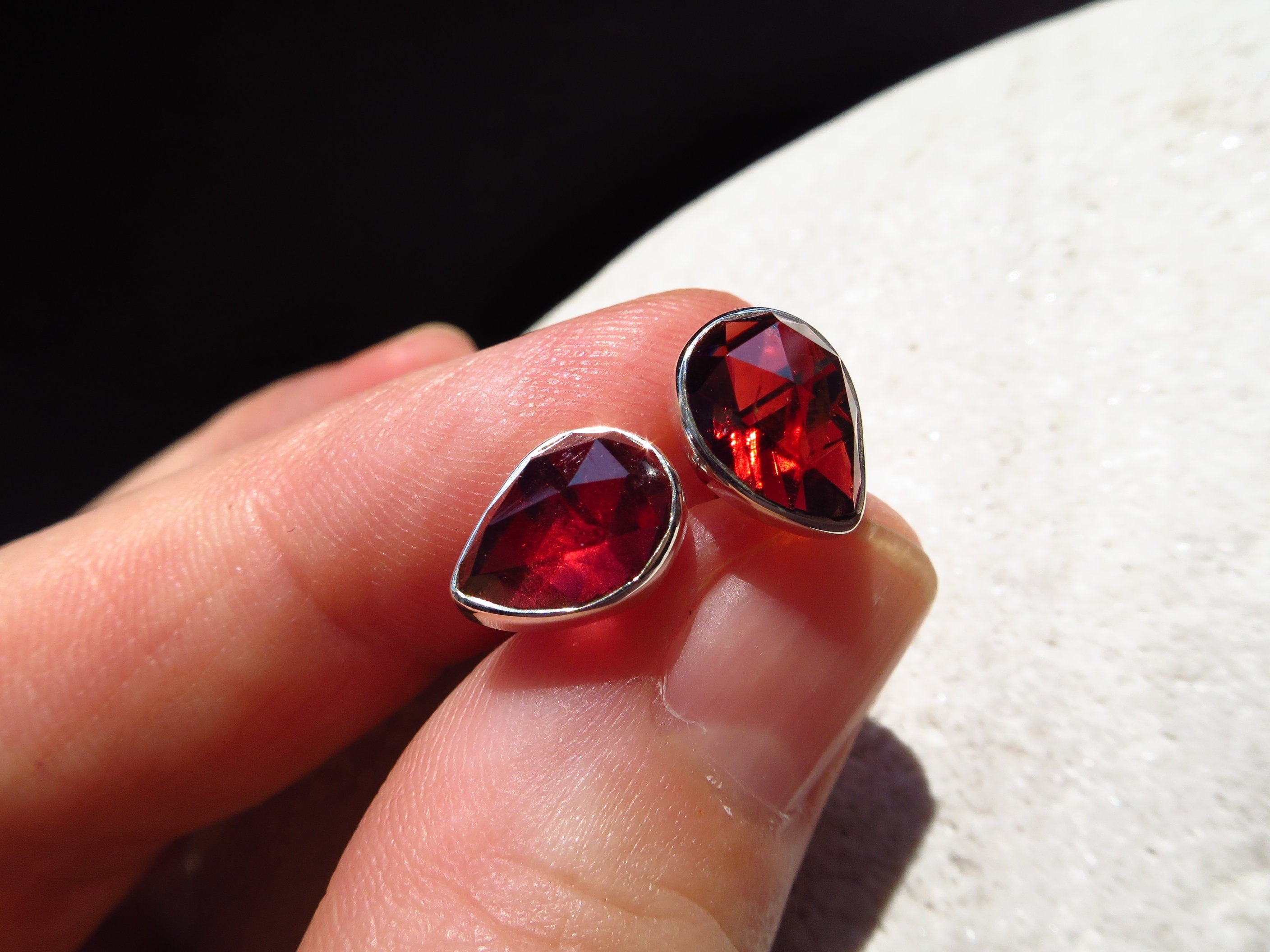Granat Ohrstecker Silber Granat Rose cut Mosambik Granat Silber Ohrringe Granat Edelstein rot Granat Ohrstecker Natur Edelstein Unikat