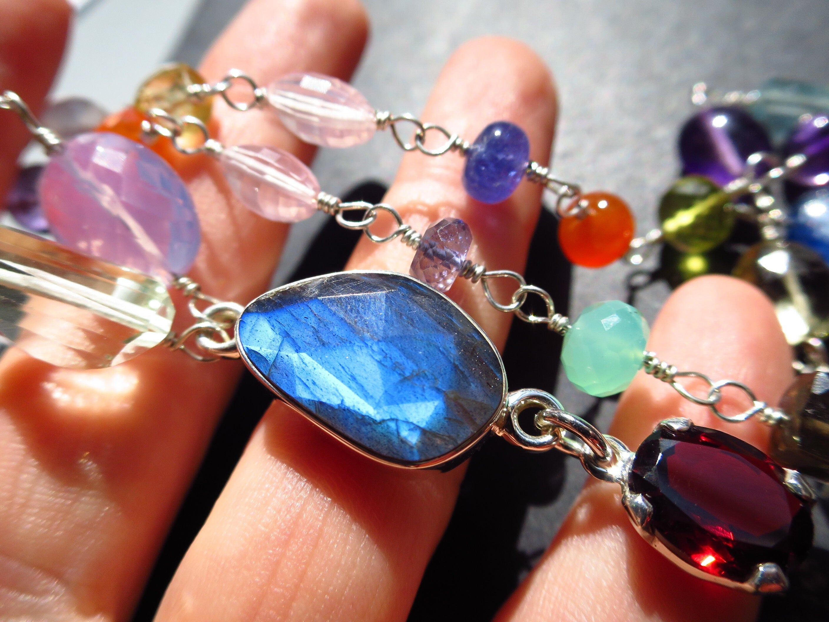 Labradorit Anhänger mit bunter Edelstein Kette Granat