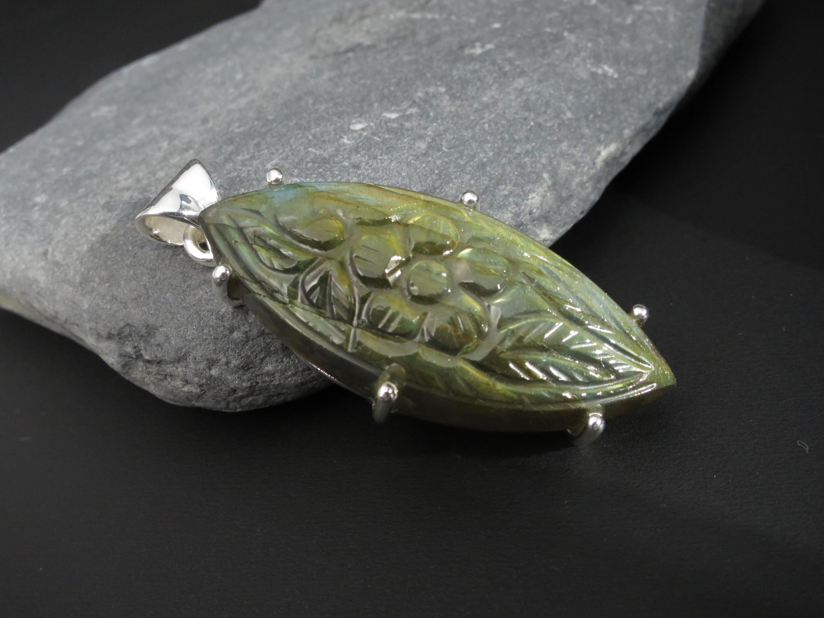 Gravierter Labradorit Anhänger Sterling Silber 47 mm