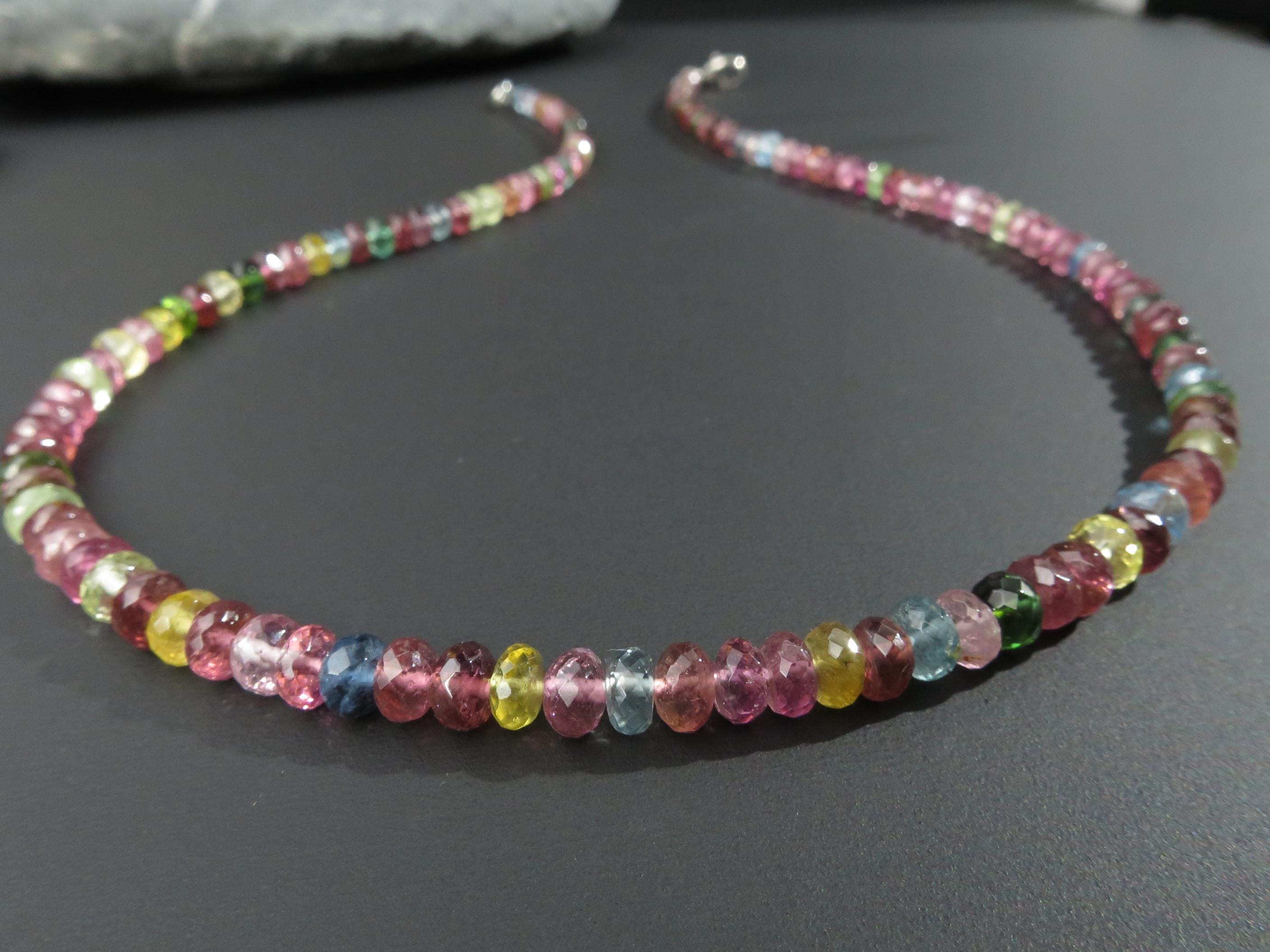 Turmalin Halskette Turmalin blau Collier Turmalin rosa Kette Turmalin Perlen Kristalle Natur Collier Multicolor Edelstein Unikat Kette