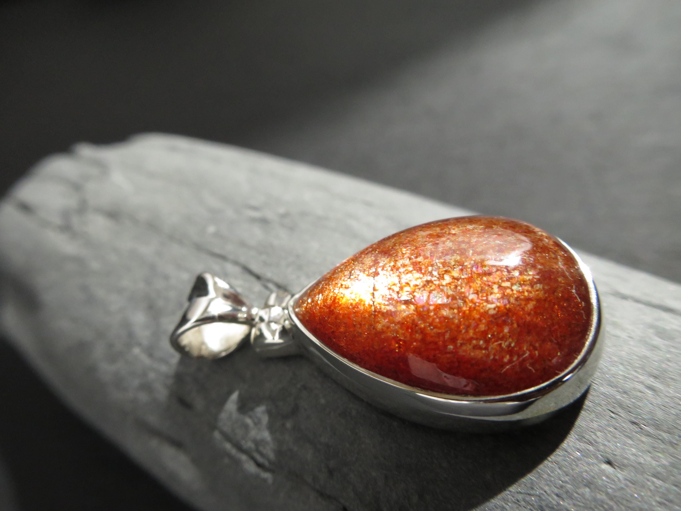 Strahlender Sonnenstein Anhänger orange Afrikanischer Sonnenstein Tansania gefasst 925 Sterling Silber Natur Edelstein Tropfen Cabochon