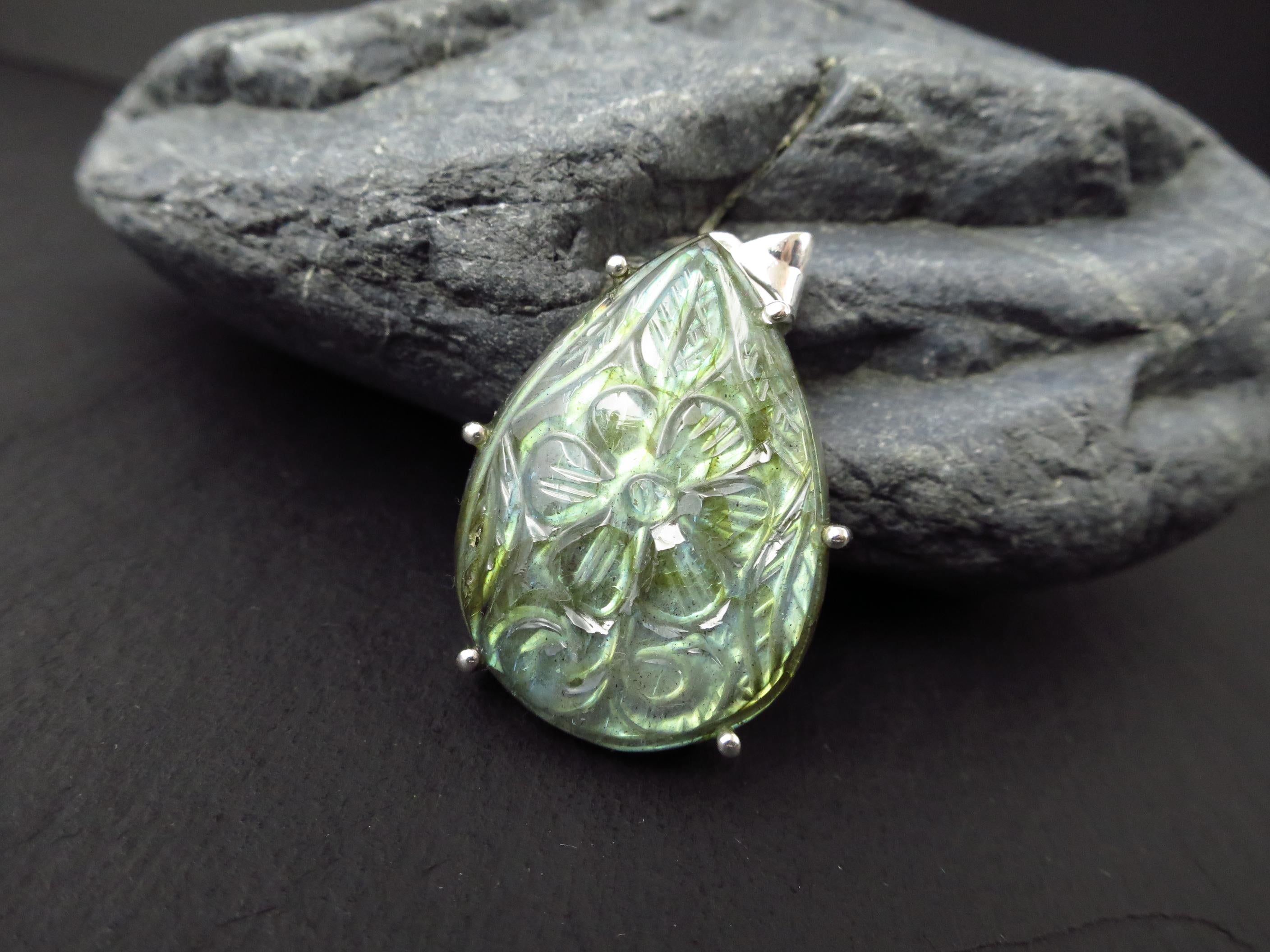 Labradorit Anhänger Silber Gravierter Labradorit Anhänger Silber Labradorit Blume Anhänger graviert Blume Stein Anhänger Labradorit