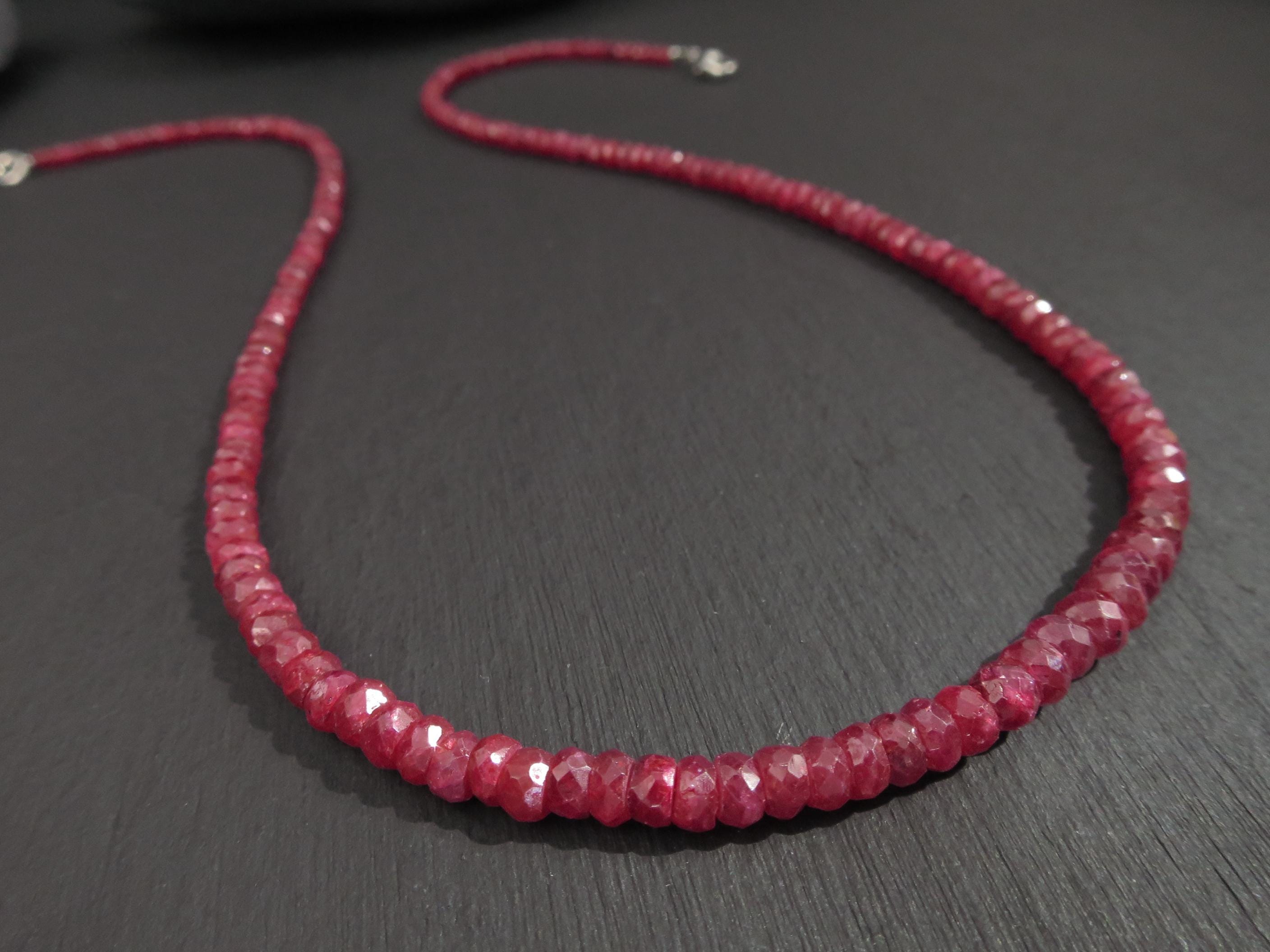 Rote Rubin Kette facettiert natürlich und unbehandelt