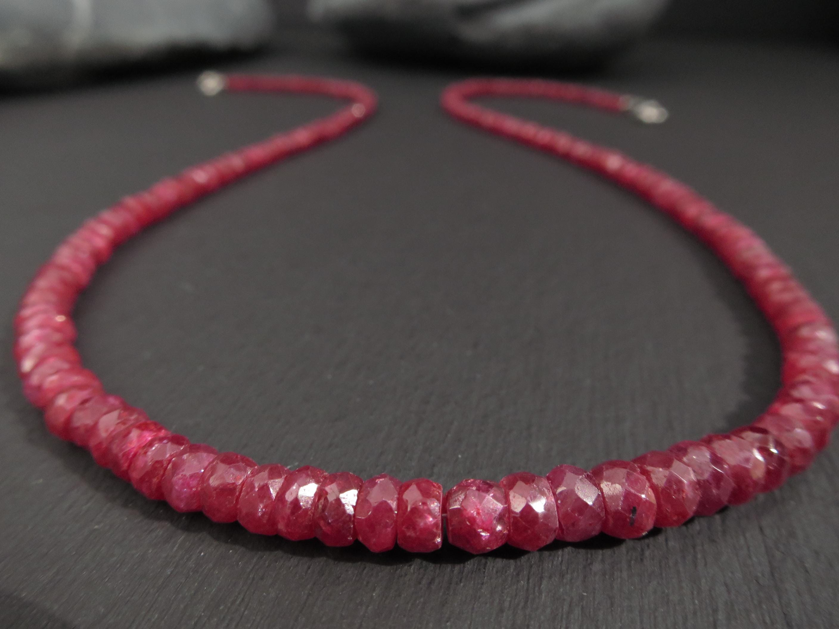 Rote Rubin Kette facettiert natürlich und unbehandelt