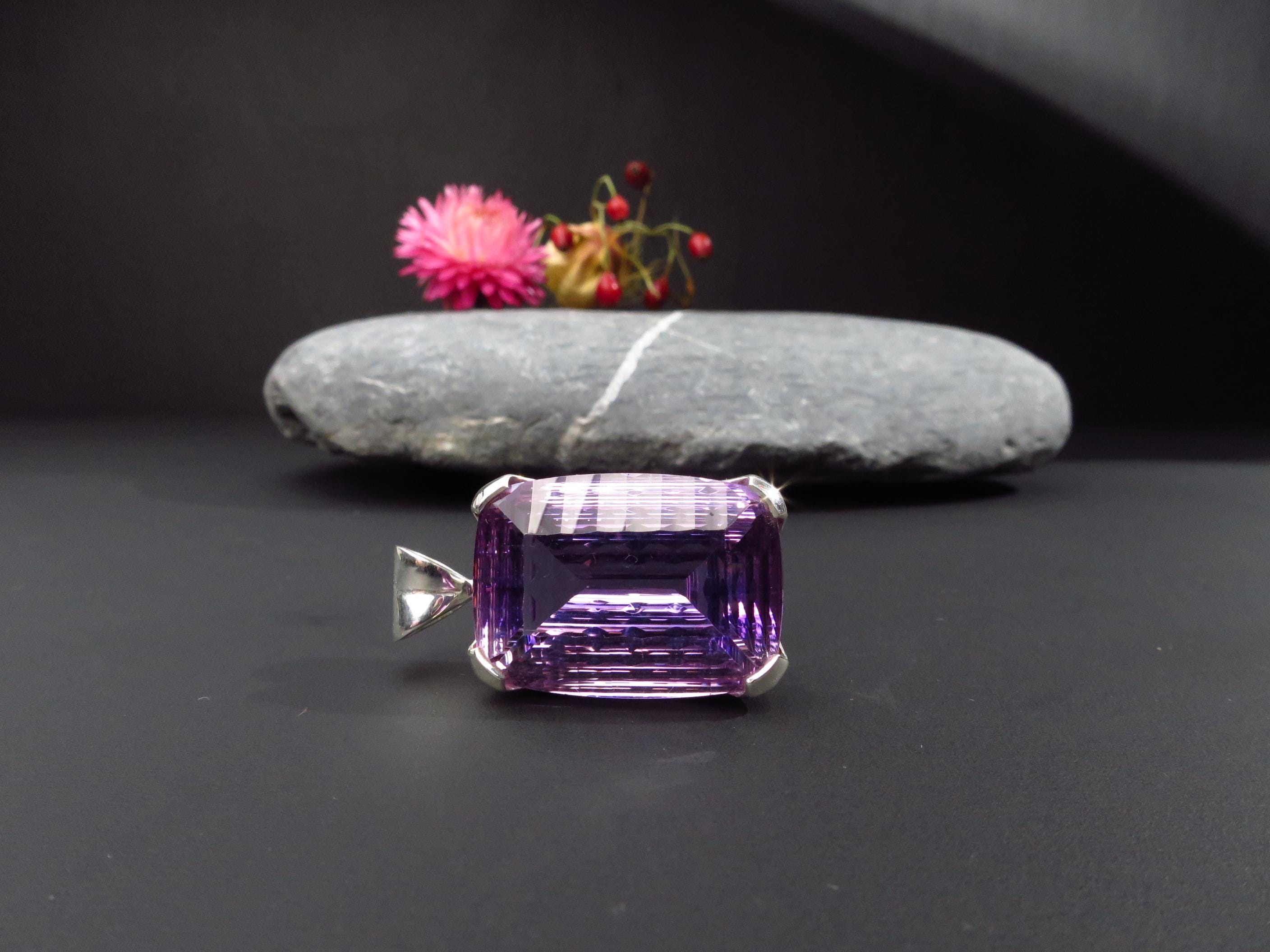 Natur Amethyst Anhänger konkav gefasst in 925 Silber