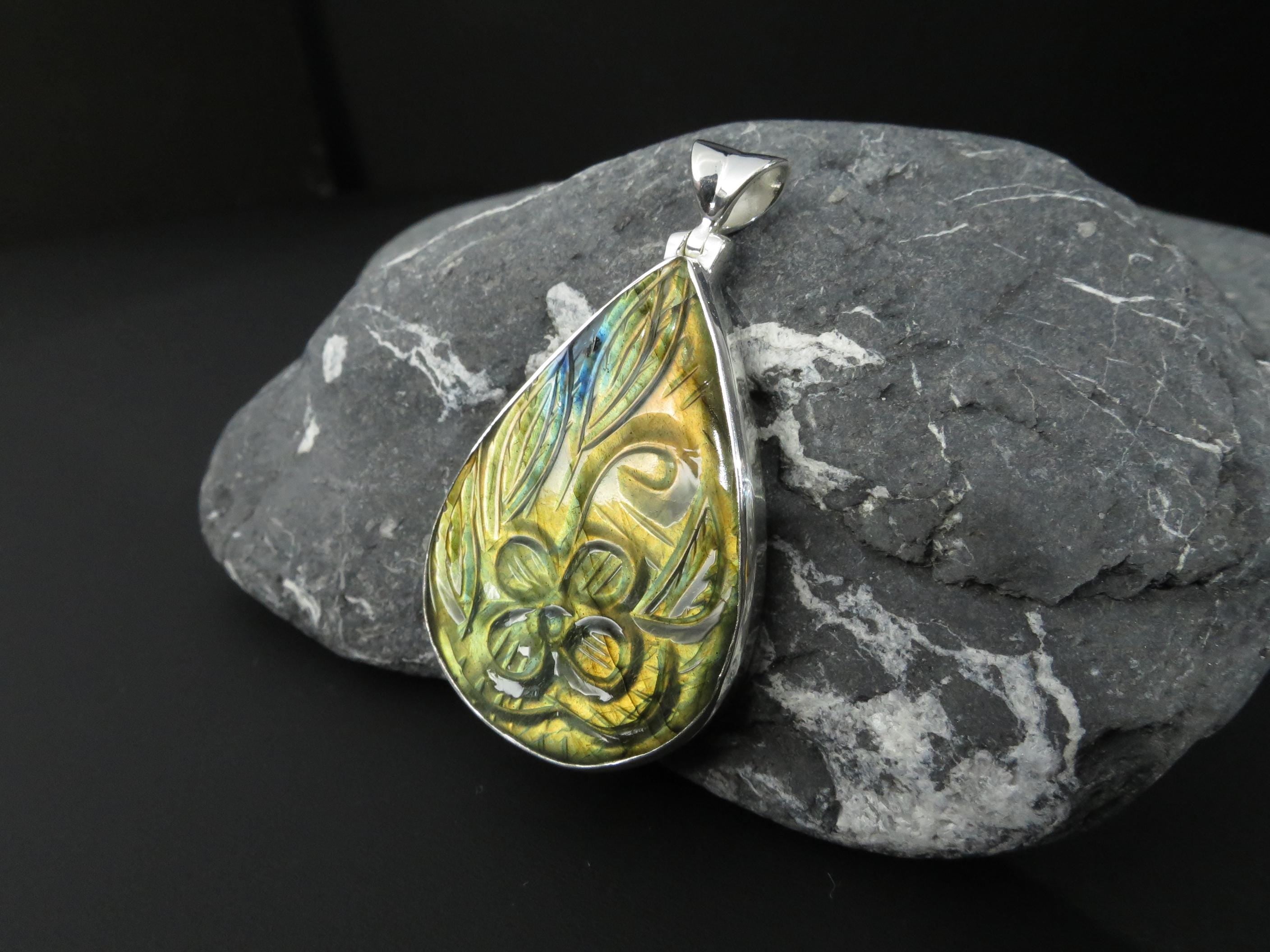 Labradorit Anhänger Silber Gravierter Labradorit Anhänger Silber Labradorit Blume Anhänger graviert Blume Stein Anhänger Labradorit