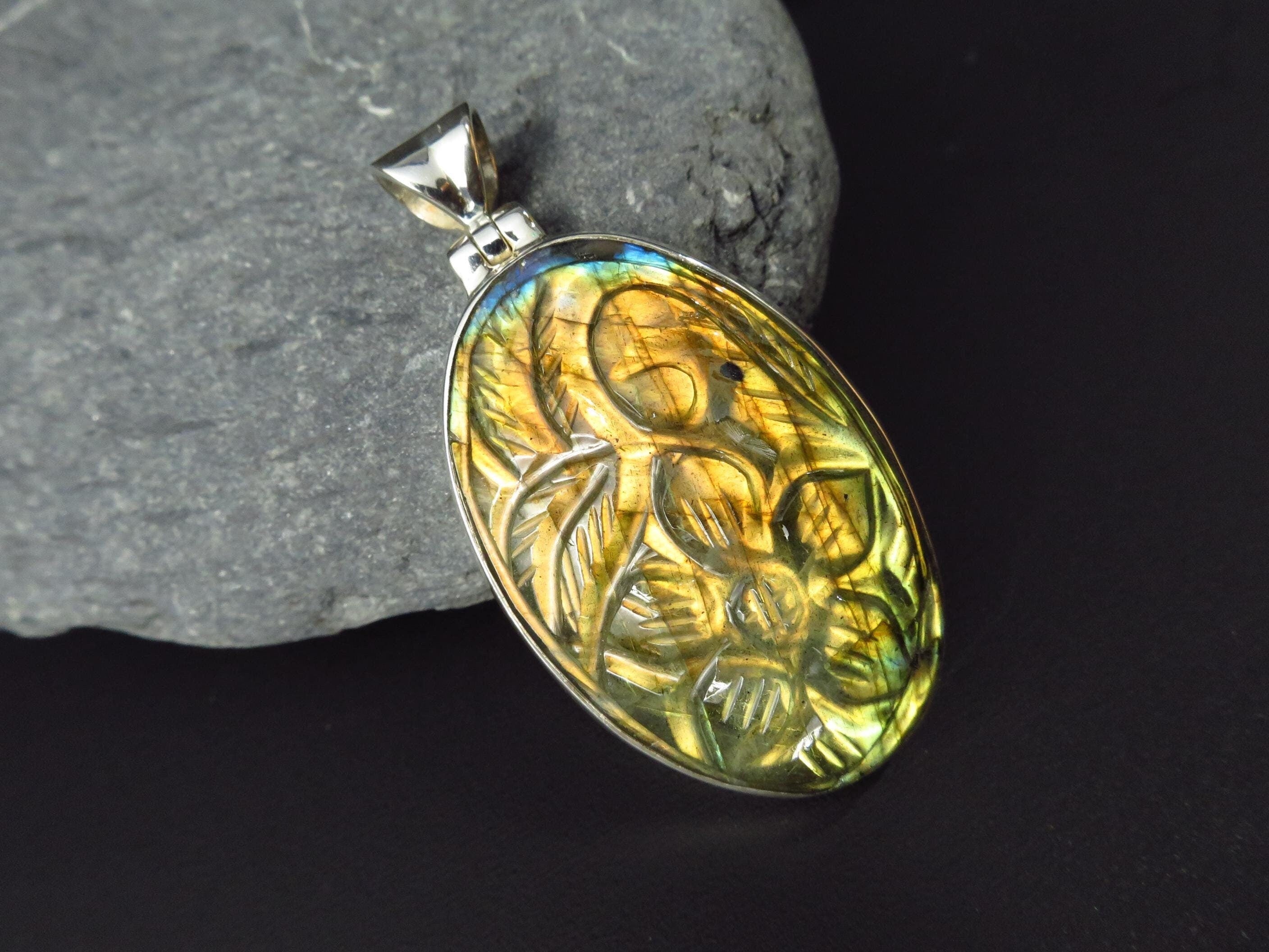 Labradorit Anhänger Silber Gravierter Labradorit Anhänger Silber Labradorit Blume Anhänger graviert Blume Stein Anhänger Labradorit