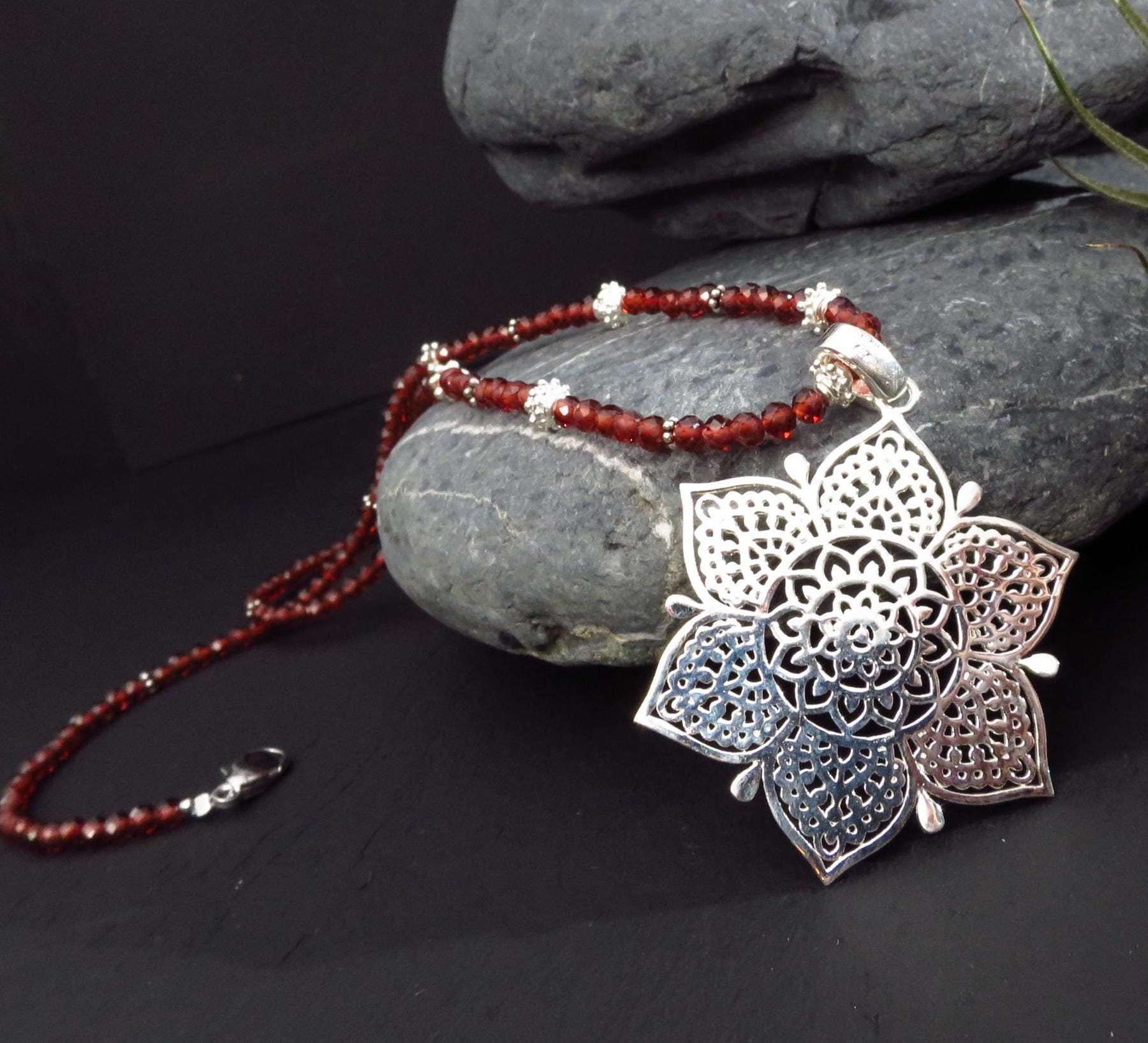 Granat Kette SilberGroßer Mandala Anhänger Silber solid Granat Anhänger Collier Granat Halskette Silber Anhänger rot Granat Halskette Yoga