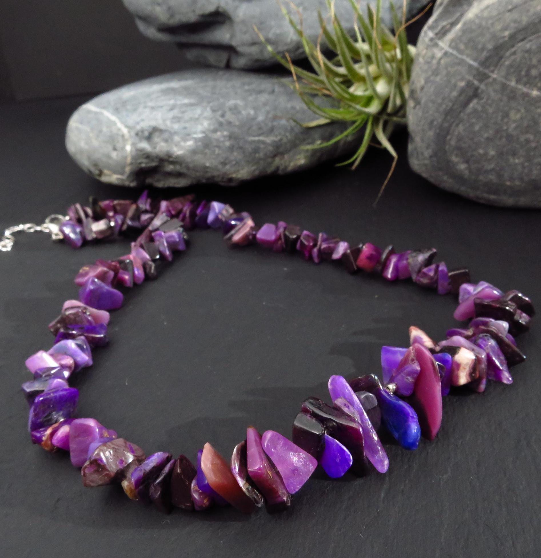 Sugilith Kette Silber Sugilith Splitter Kette Silber unbehandelte Sugilit Collier Edelstein Natur intensive Lila Sugilith Halskette Silber