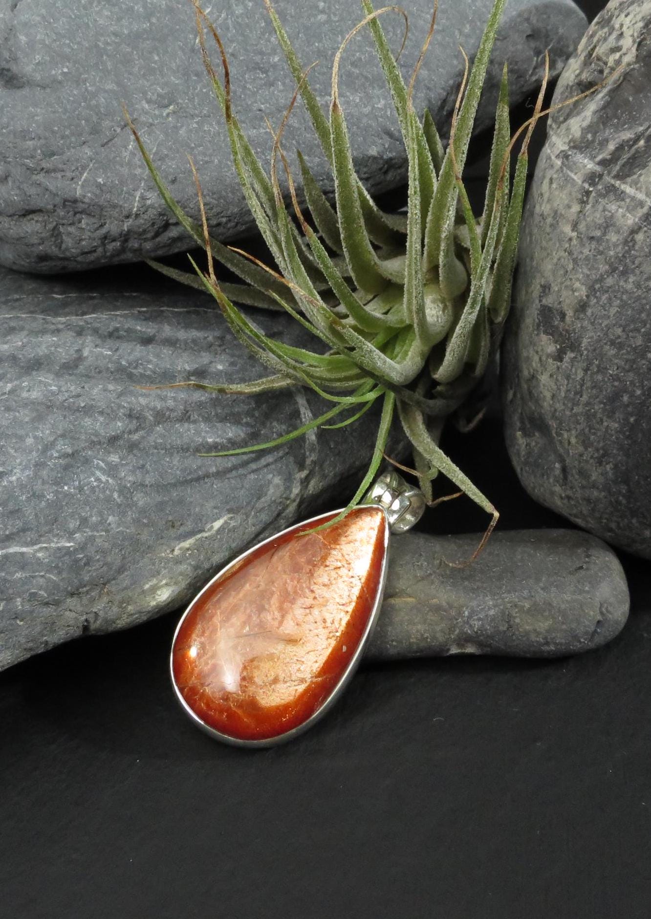 Strahlender Sonnenstein Anhänger orange Afrikanischer Sonnenstein Tansania gefasst 925 Sterling Silber Natur Edelstein Tropfen Cabochon