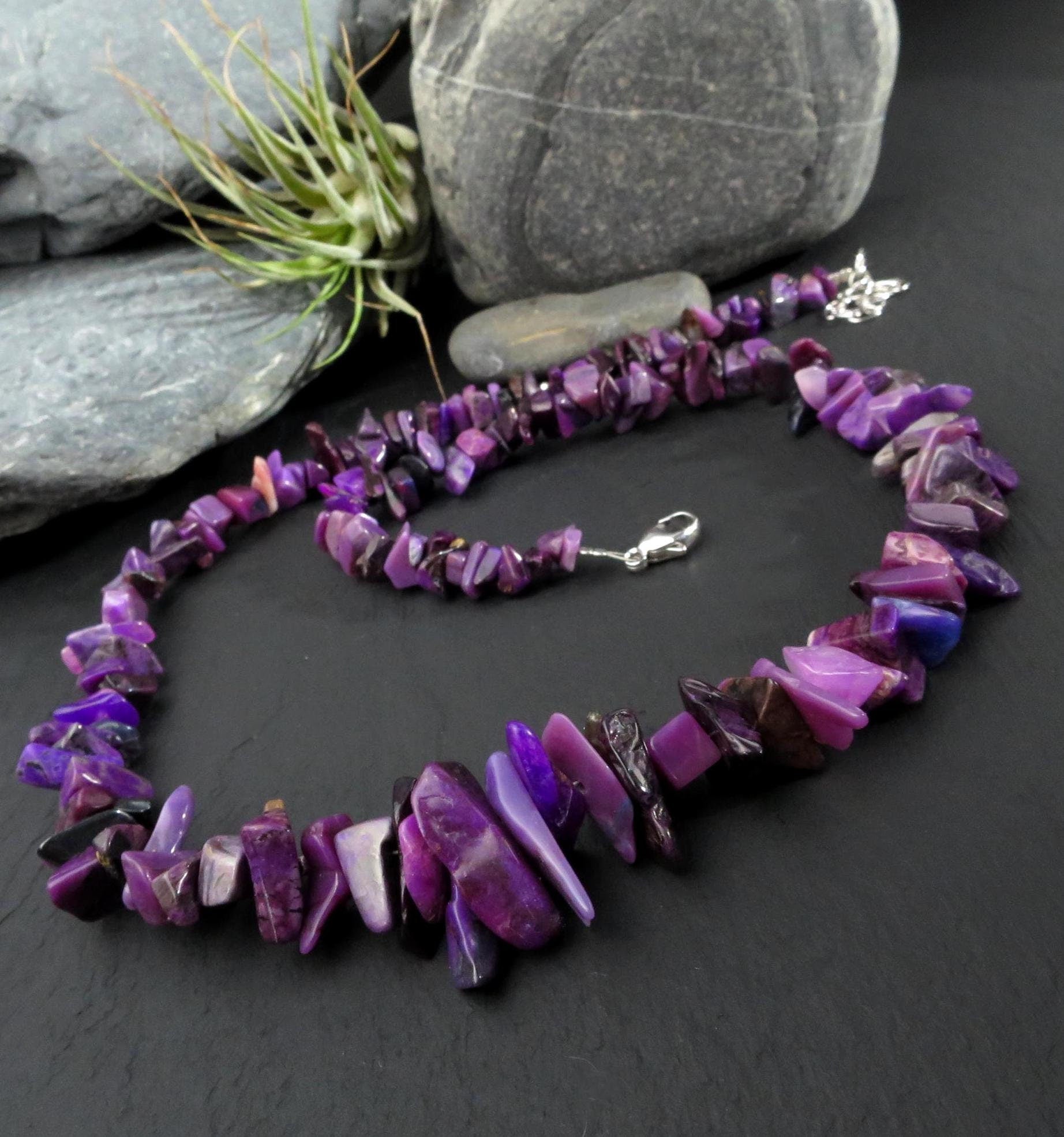 Sugilith Kette Silber Sugilith Splitter Kette Silber unbehandelte Sugilit Collier Edelstein Natur intensive Lila Sugilith Halskette Silber