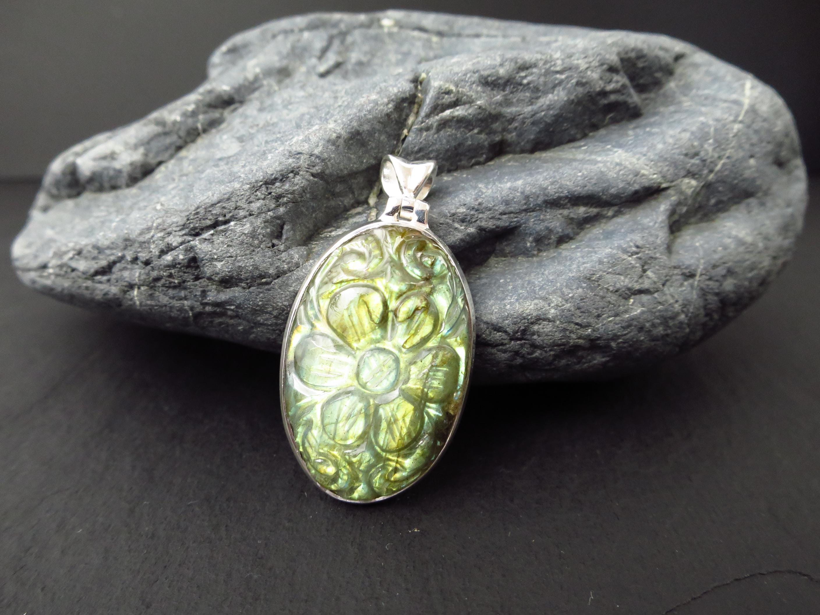 Labradorit Anhänger Silber Gravierter Labradorit Anhänger Silber Labradorit Blume Anhänger graviert Blume Stein Anhänger Labradorit