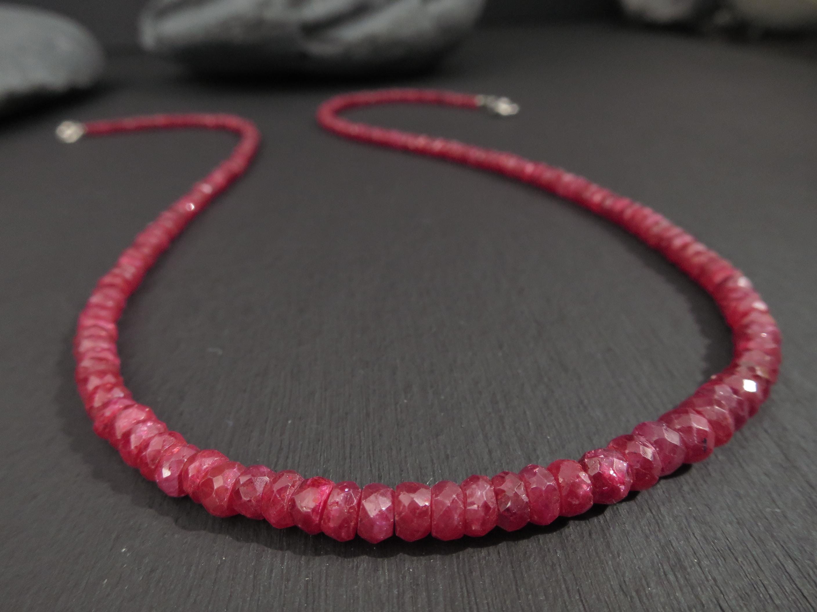 Rote Rubin Kette facettiert natürlich und unbehandelt